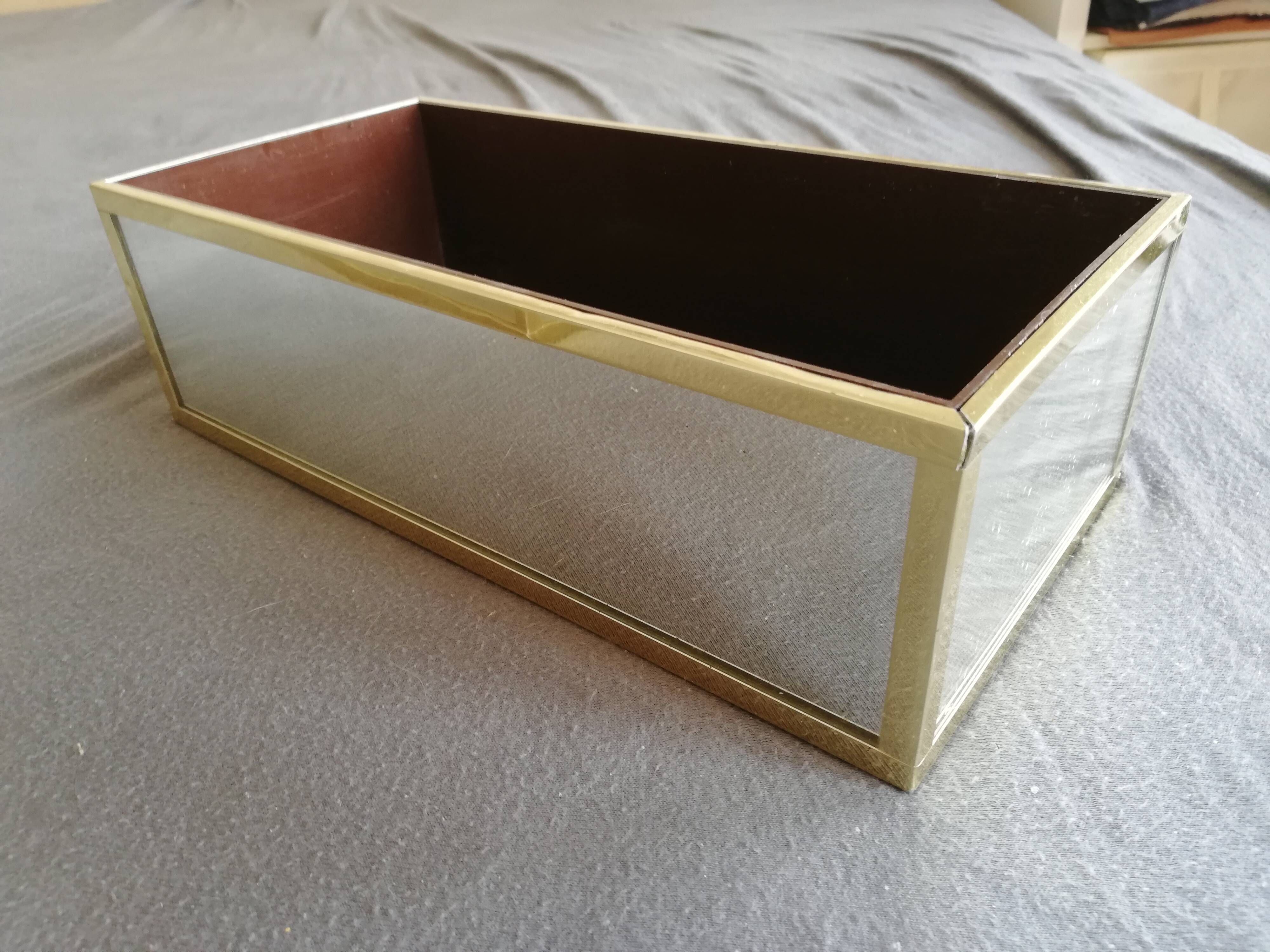 Golden metal table gardeners and Ousta design mirrors made in Holland