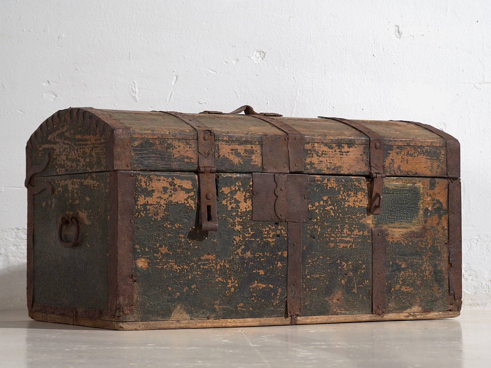Antique chest with green patina (c.1900)