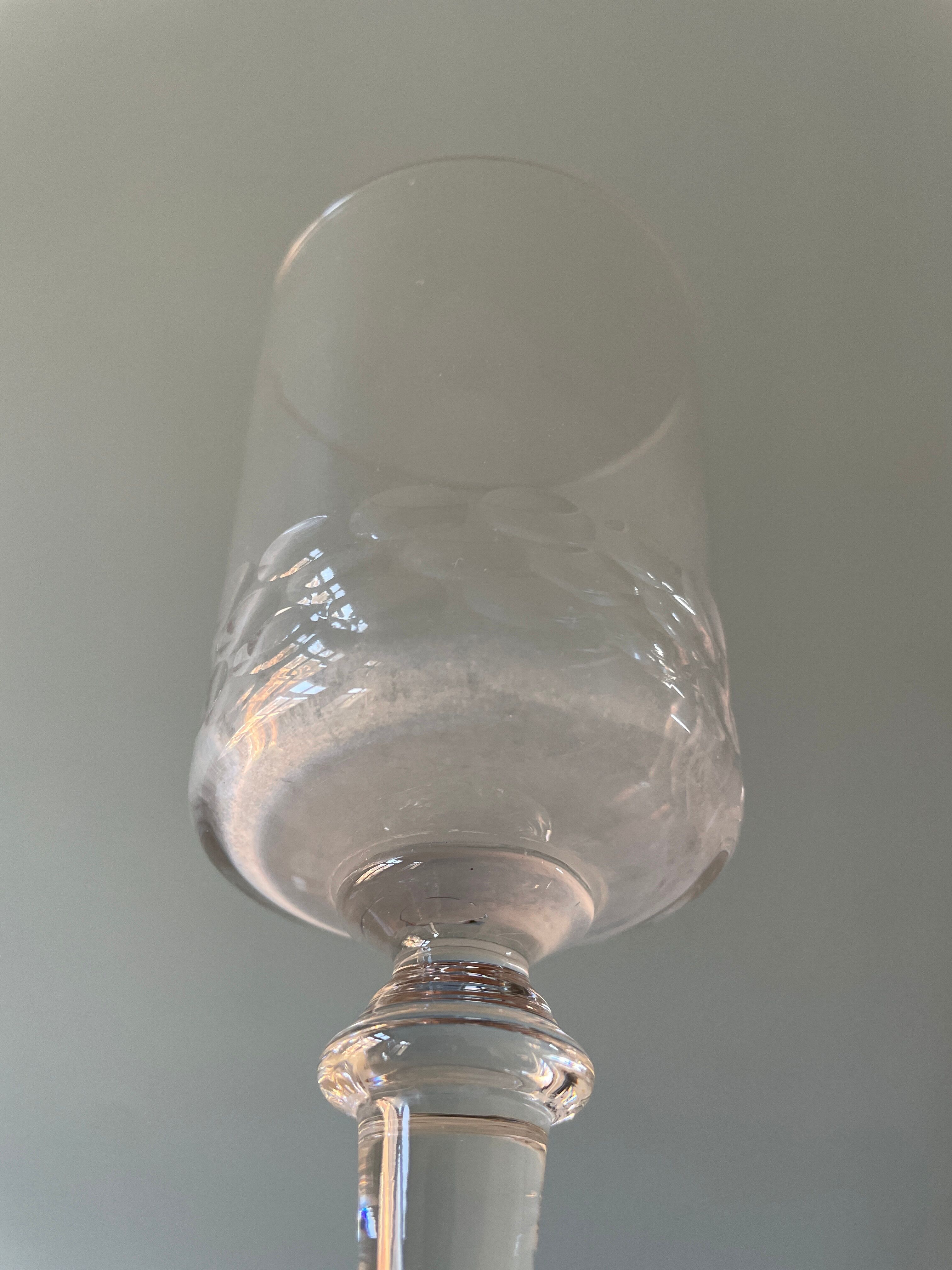 Lot de 4 verres à pieds anciens
