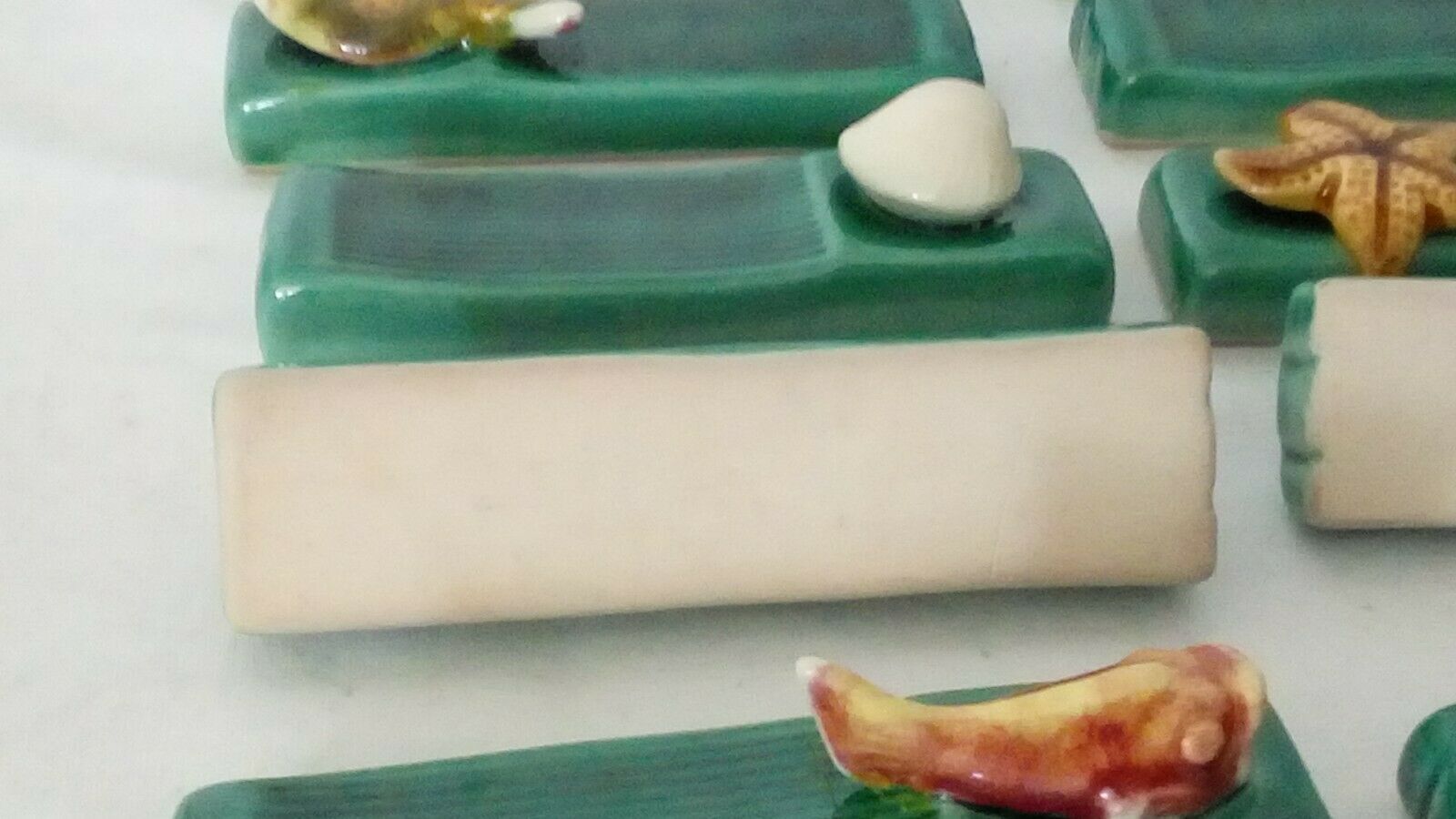 12 portes couteaux en céramique poisson crustacés vintage