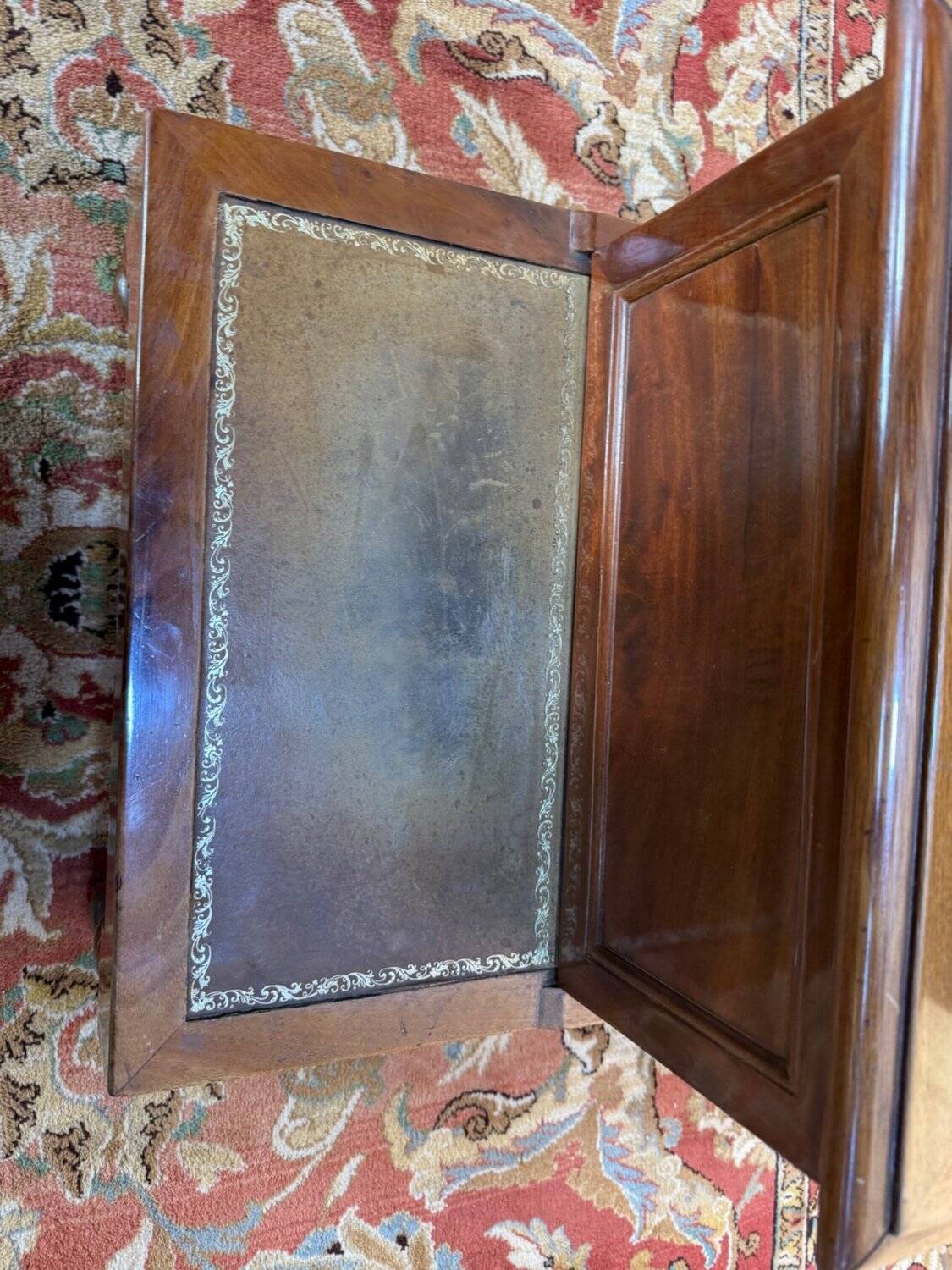 Escalier de bibliothèque à coffres – Style anglais – Acajou et cuir – XIXe