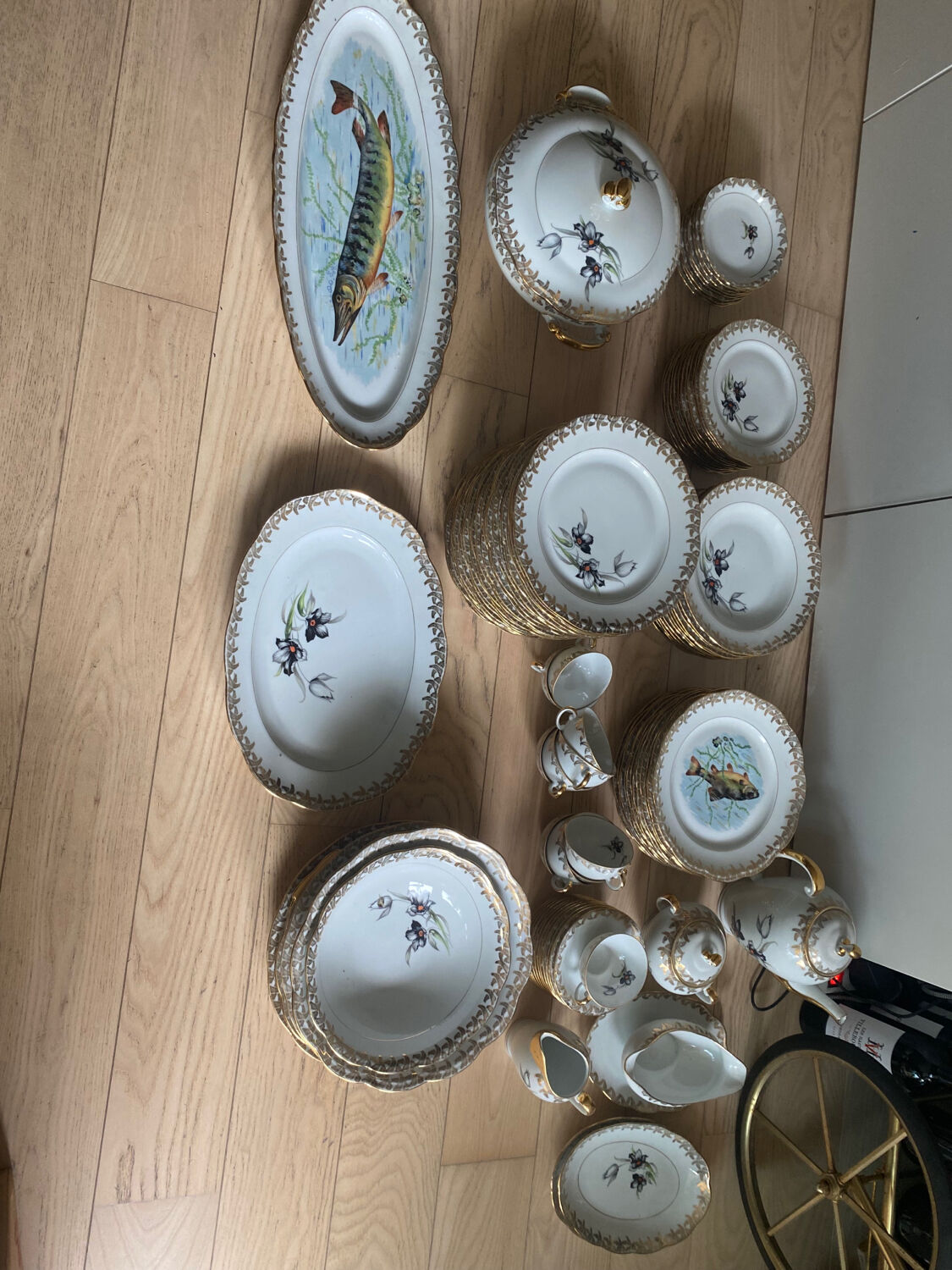 Porcelain - 79-piece dinner service