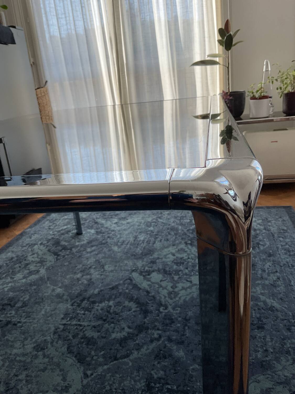 Table à manger chromée design et production par Fratelli Orsenigo