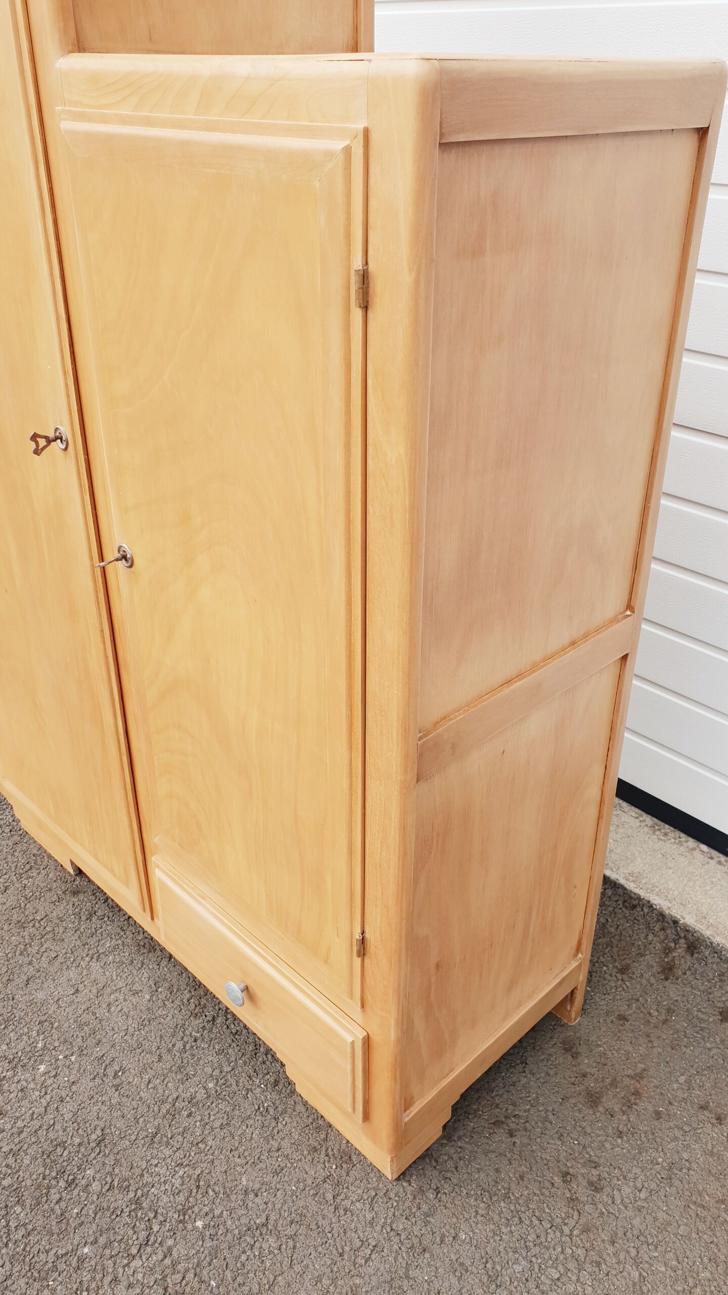 Vintage asymmetric cabinet