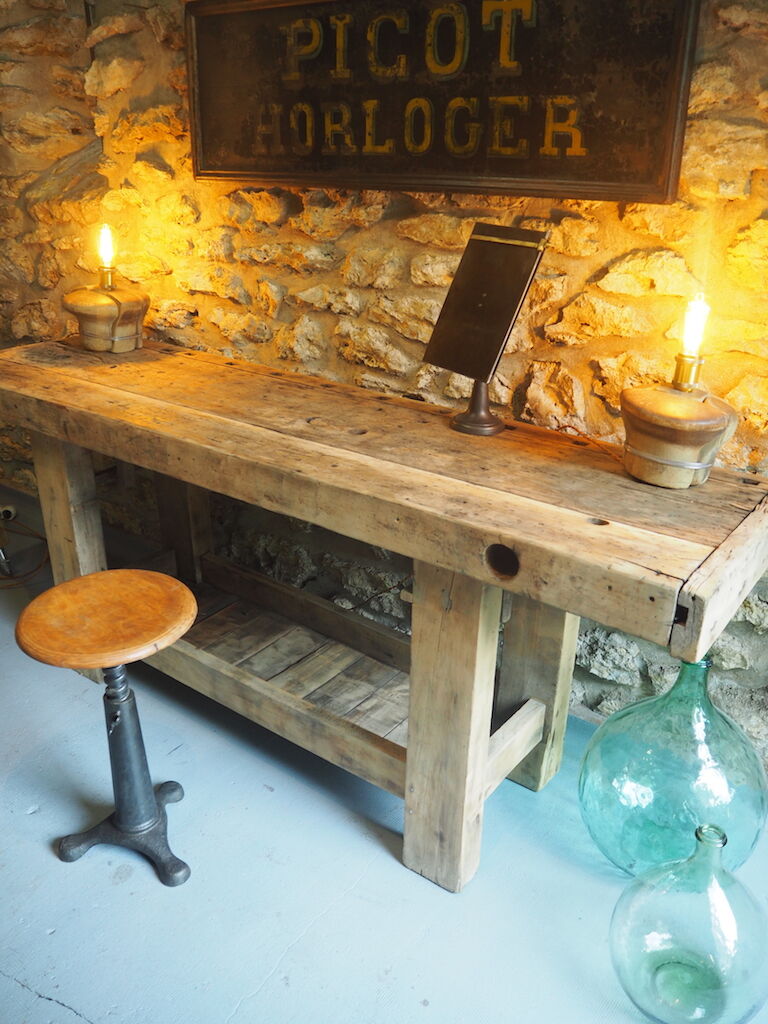 Gross old wooden workbench