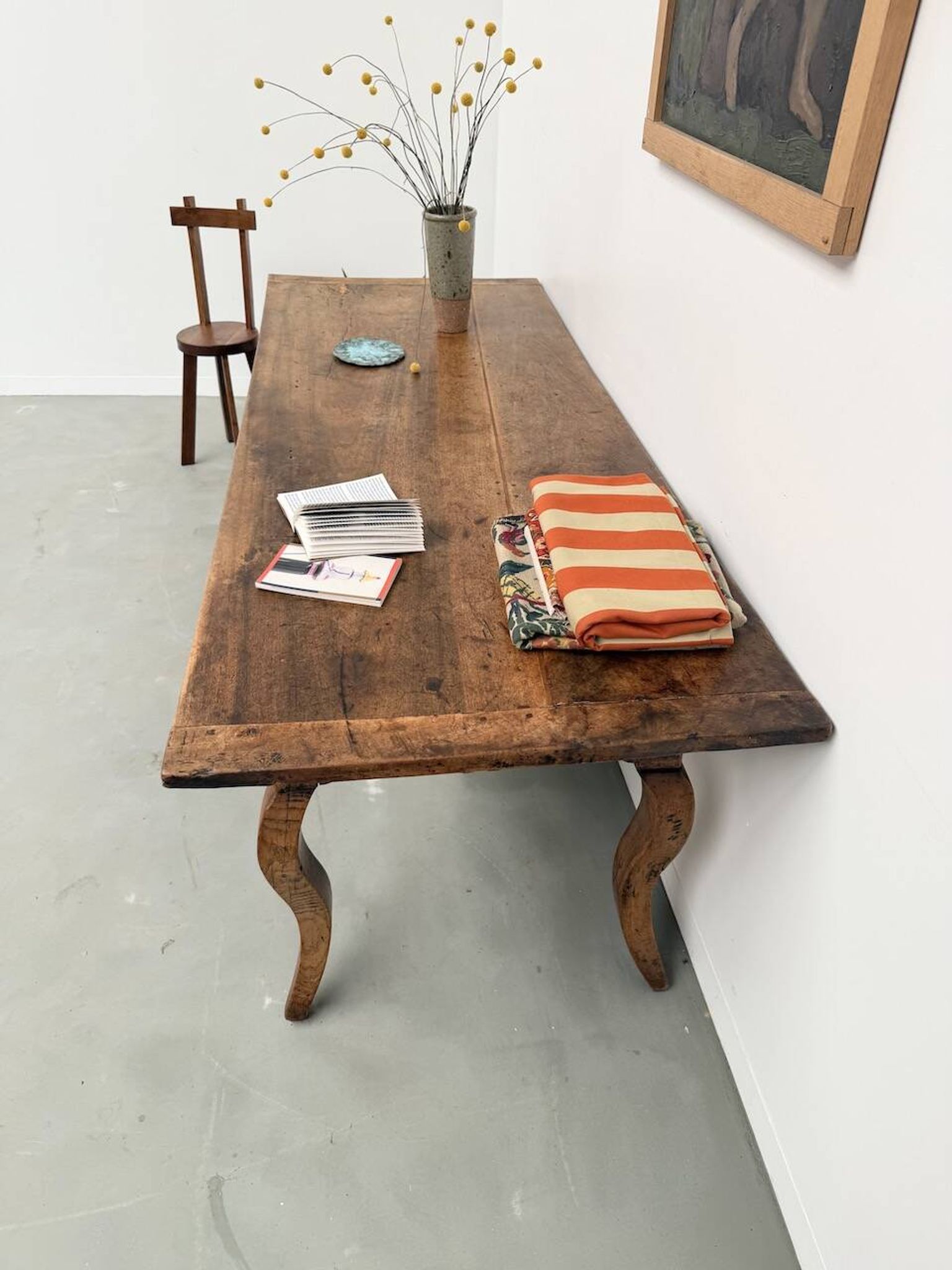 Table, drapière en noyer, XIXème s.