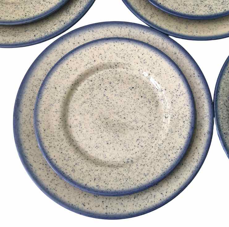 Set of 10 plates in stoneware from Poland
