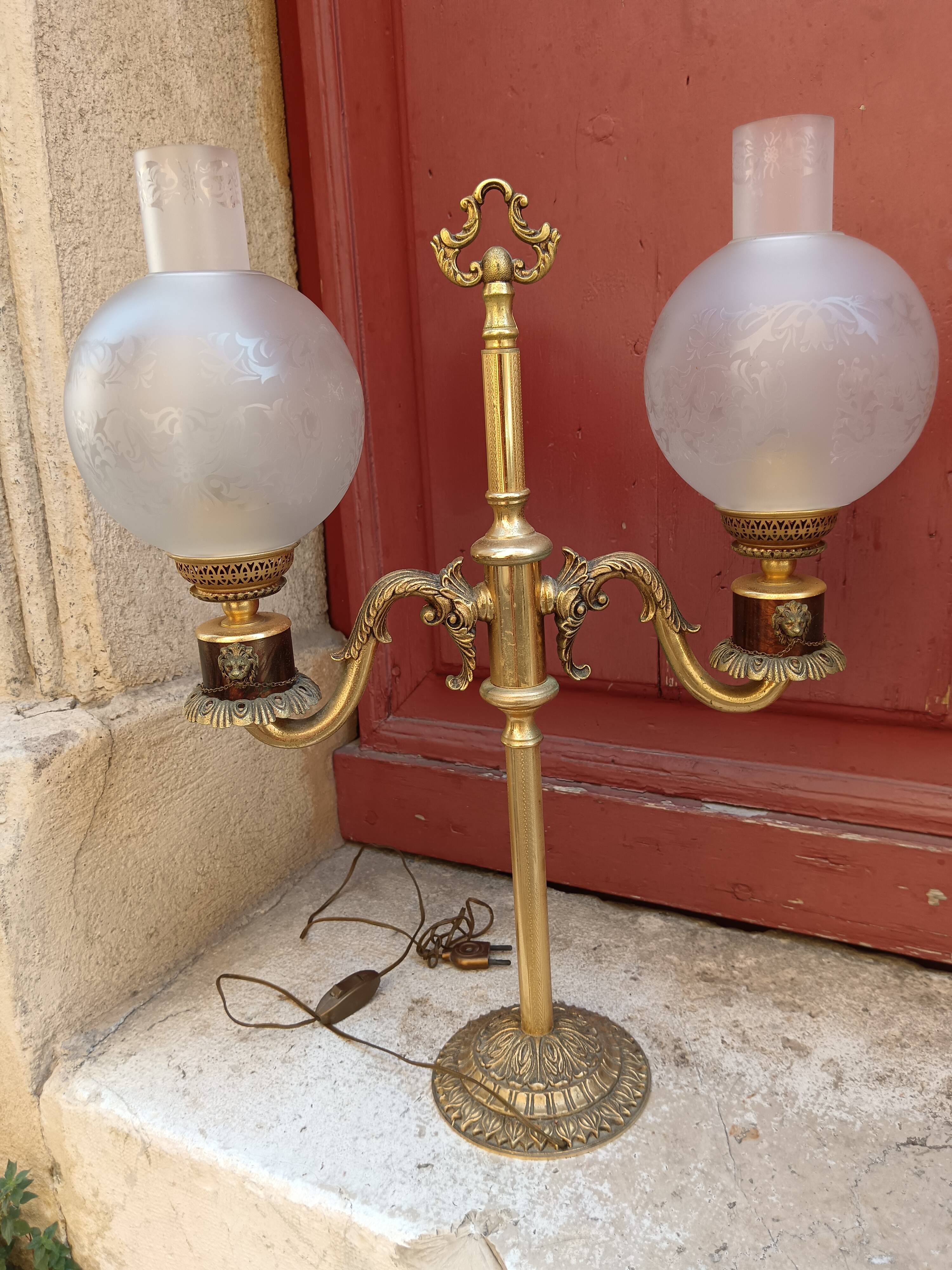 Paire de lampes style Napoléon III à têtes de lions