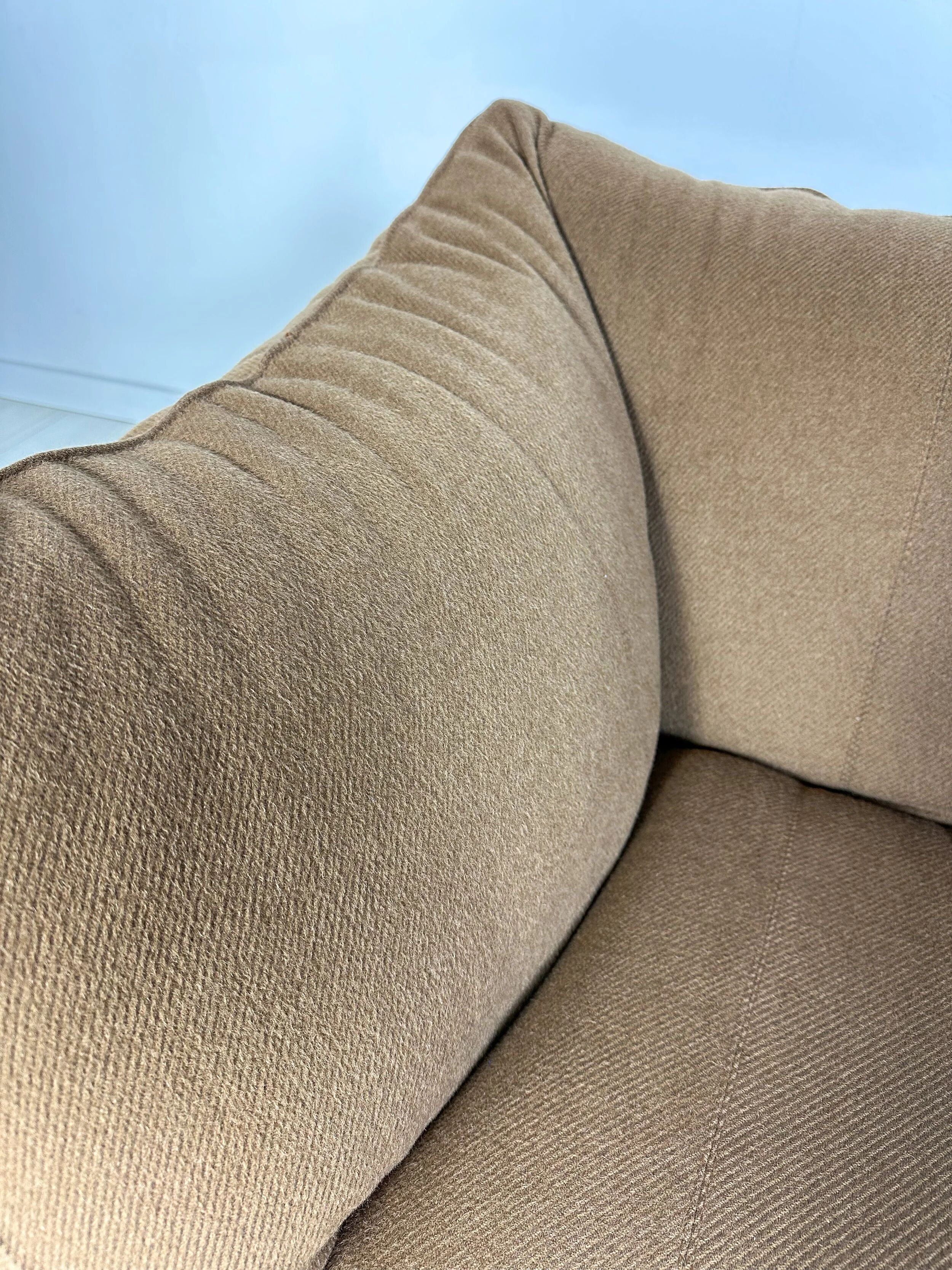 ‘80s original vintage Le Bambole 2-seater sofa by Mario Bellini for B&B Italia