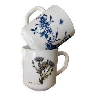 Set of two beautiful vintage mug arcopal flowers Aster