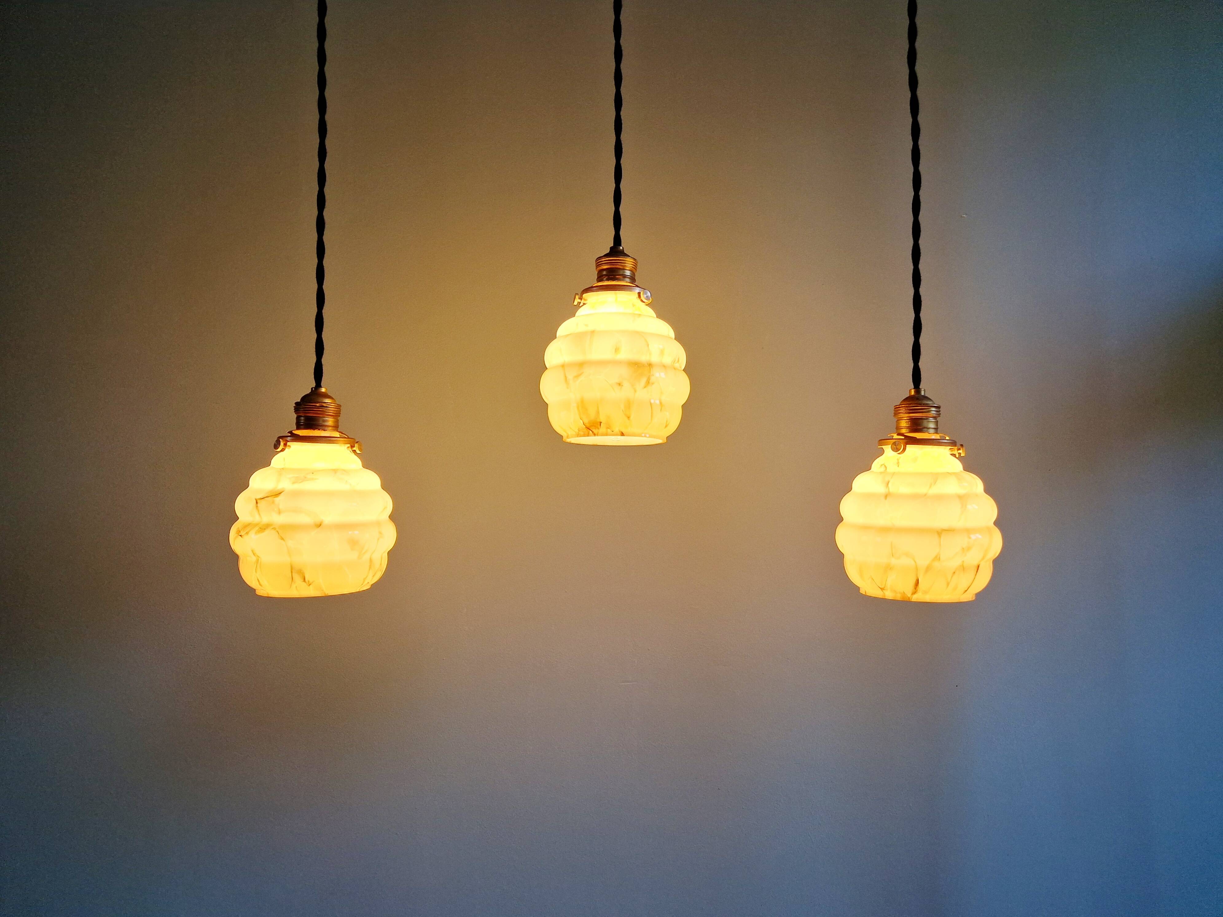 Art Deco suspension in marbled opaline with ouraline (4 available)