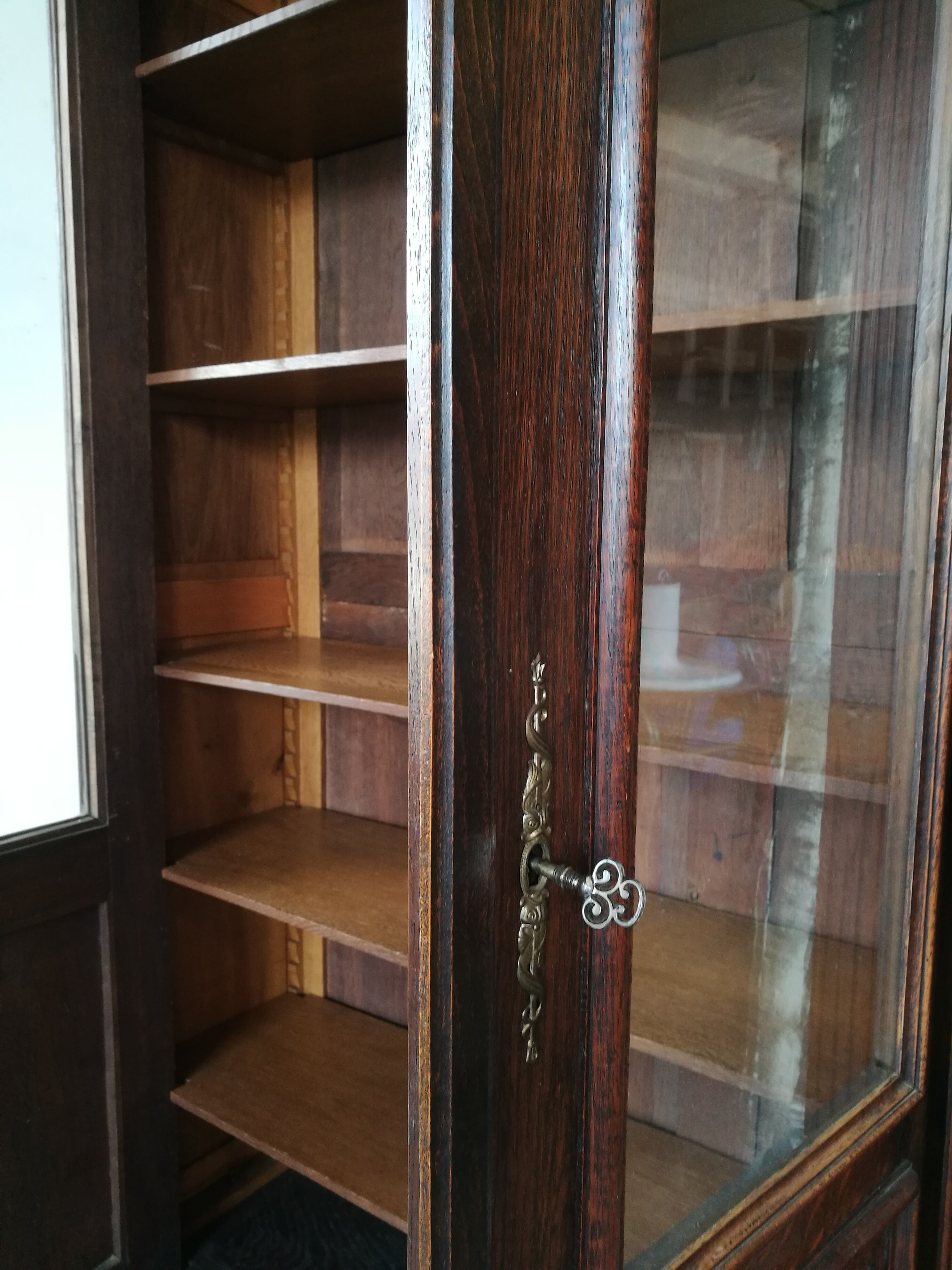 Vitrine en chêne bibliothèque  vers 1900
