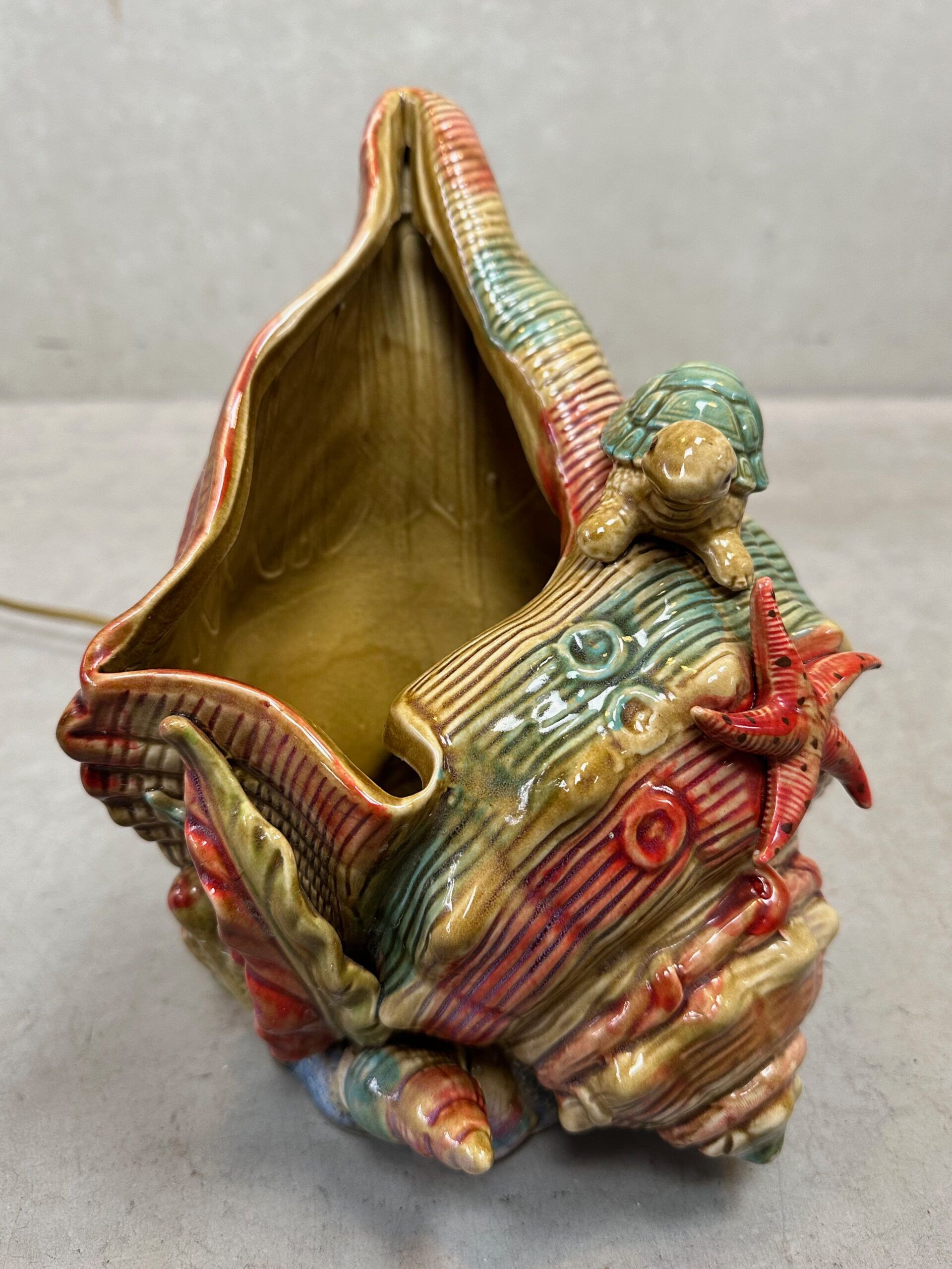 Vintage 'scene' lamp – ceramic