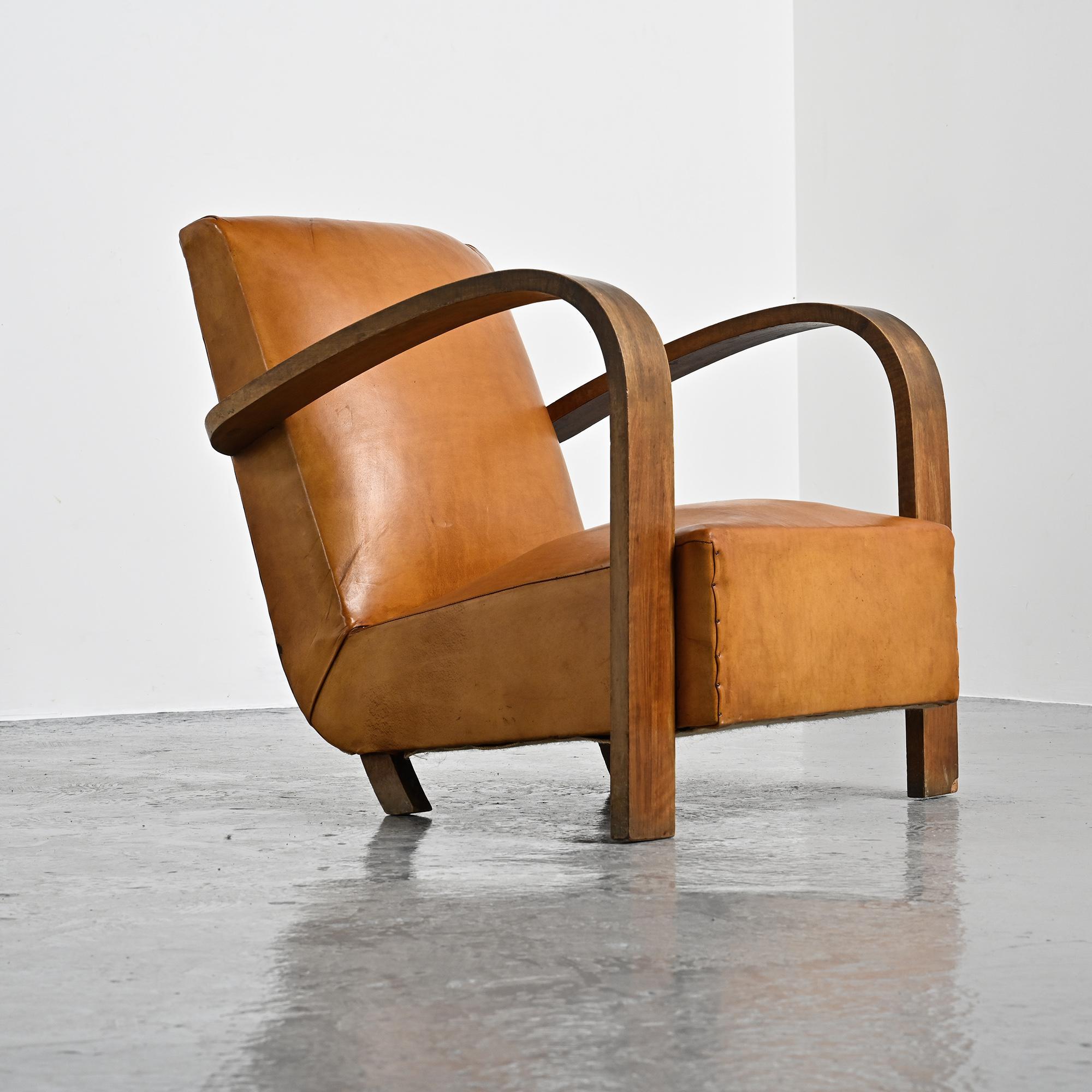 Art Deco club armchair in Havana leather, around 1940.