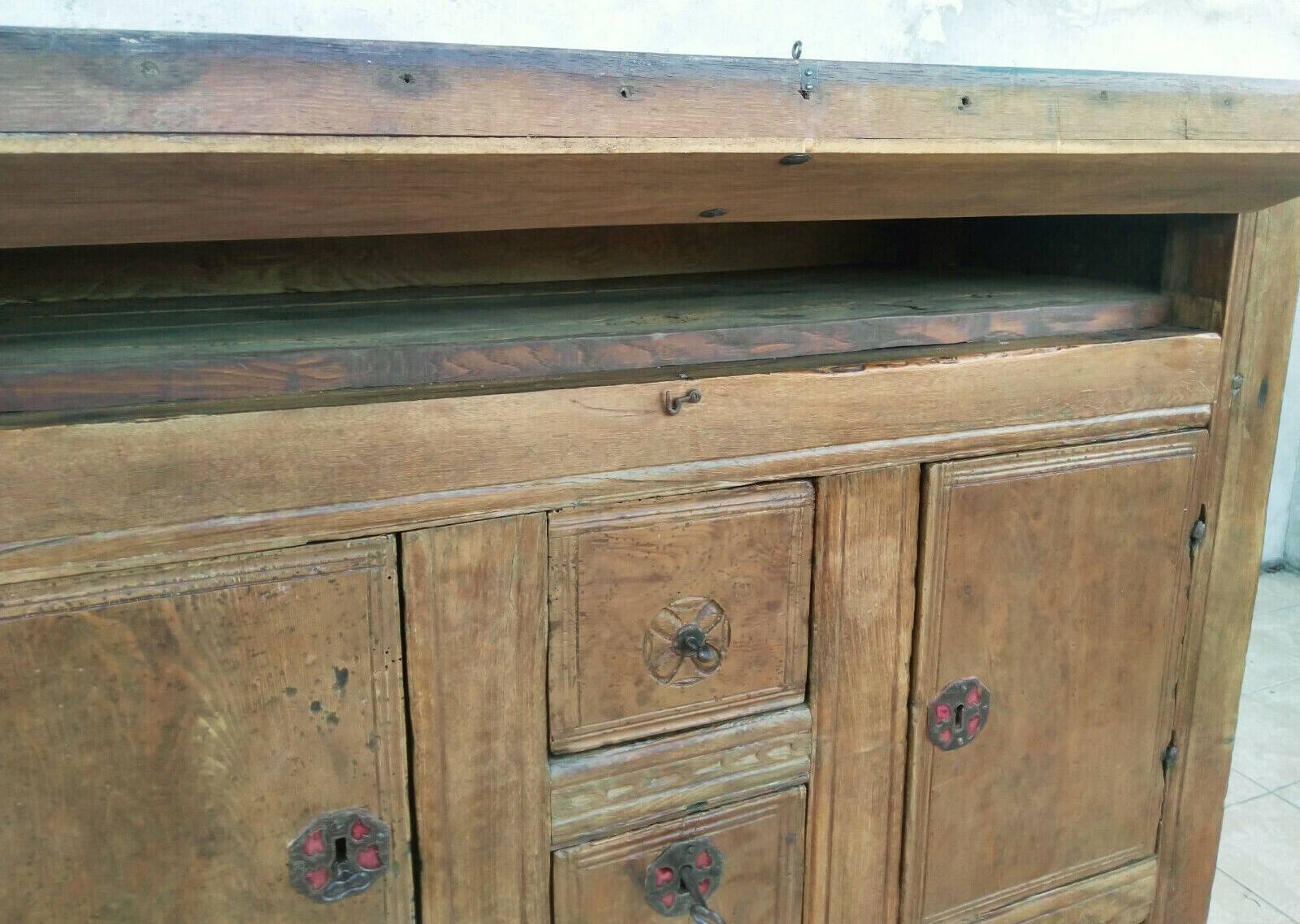 Buffet cabinet from the Louis XIV period in oak.