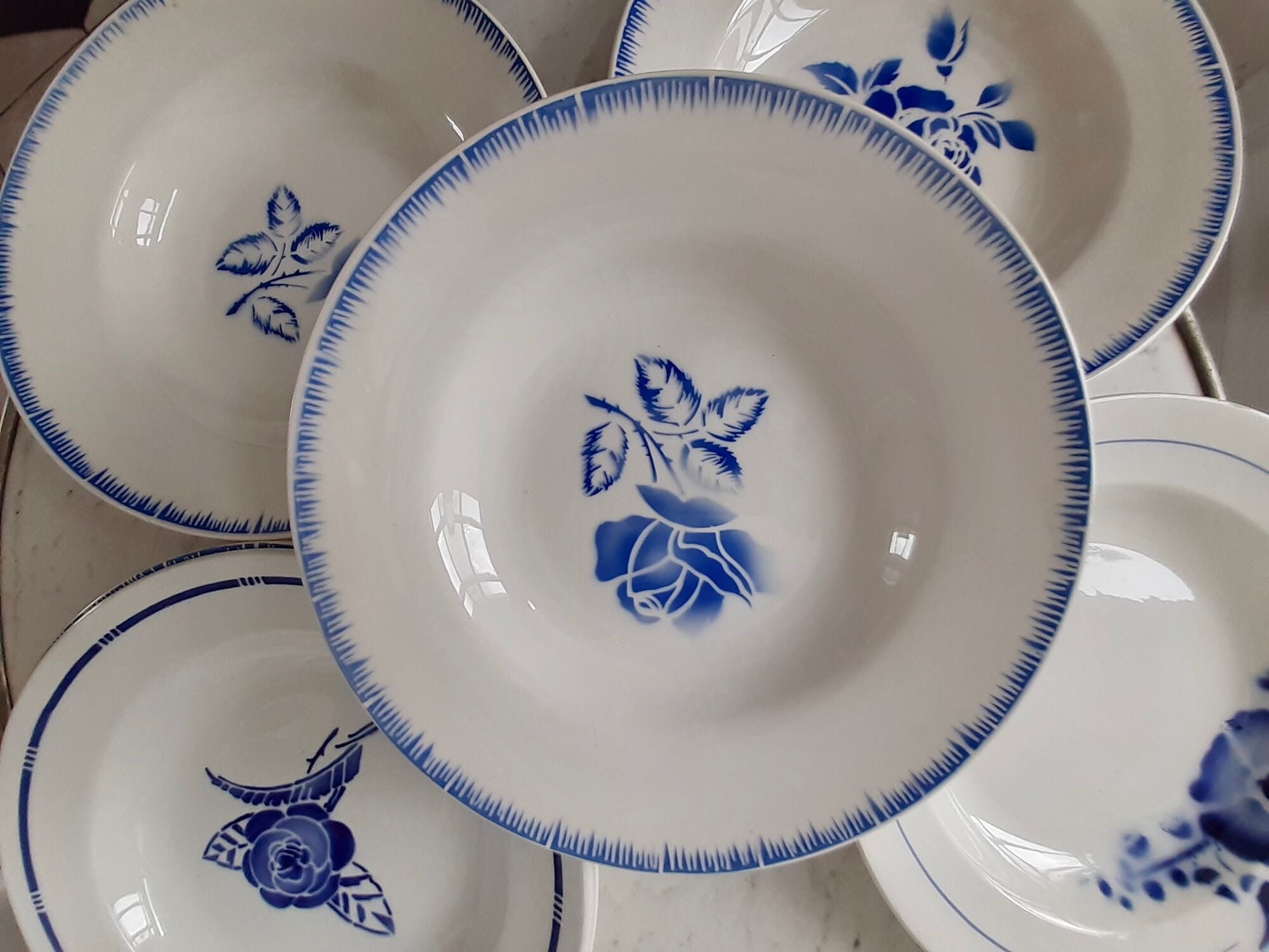 Set of 6 mismatched hollow plates Digoin Sarreguemines and Saint-Amand
