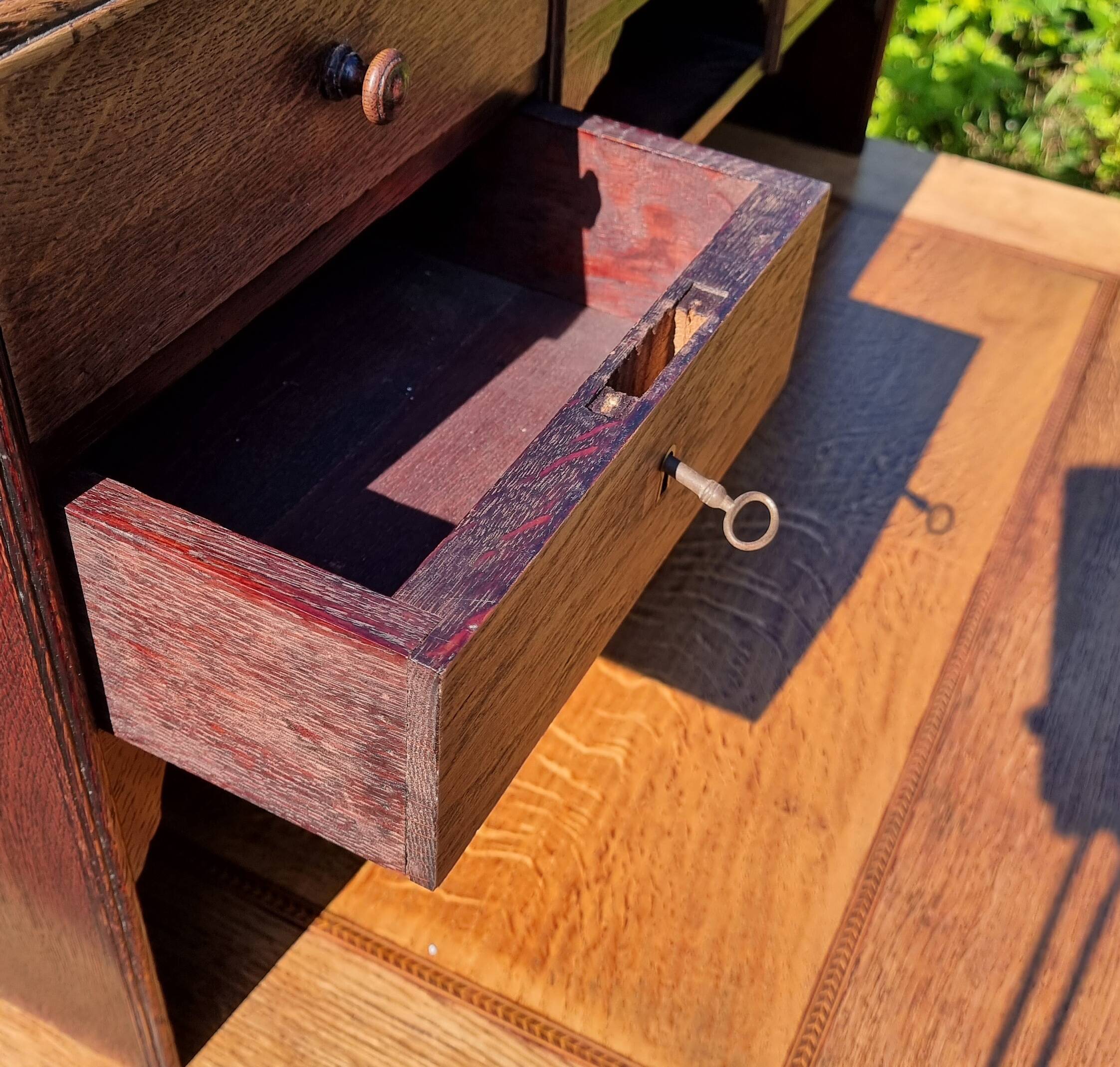 English style removable tiered desk