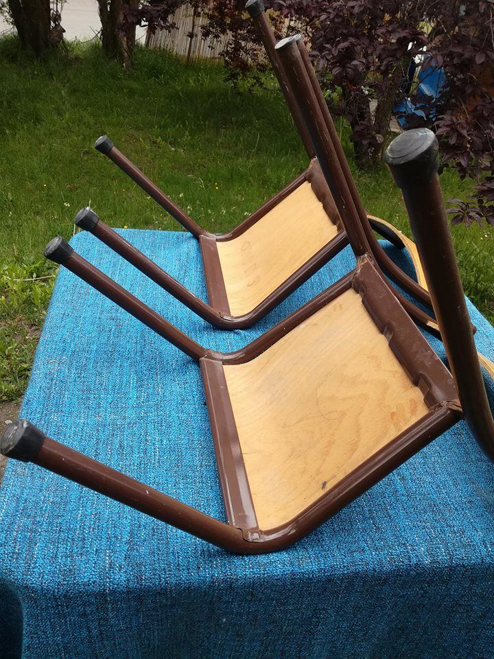 Duo chairs of school children