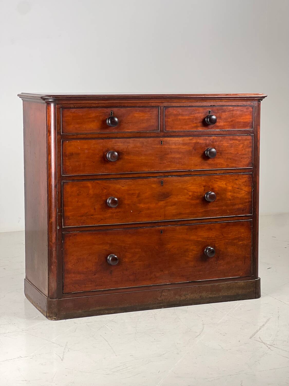 English Chest of drawers
