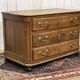 Commode 18ème en noyer et sapin