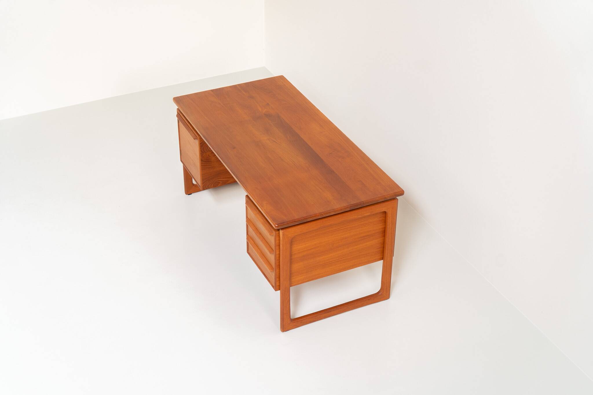 Bureau exécutif en teck par G.V. Møbler