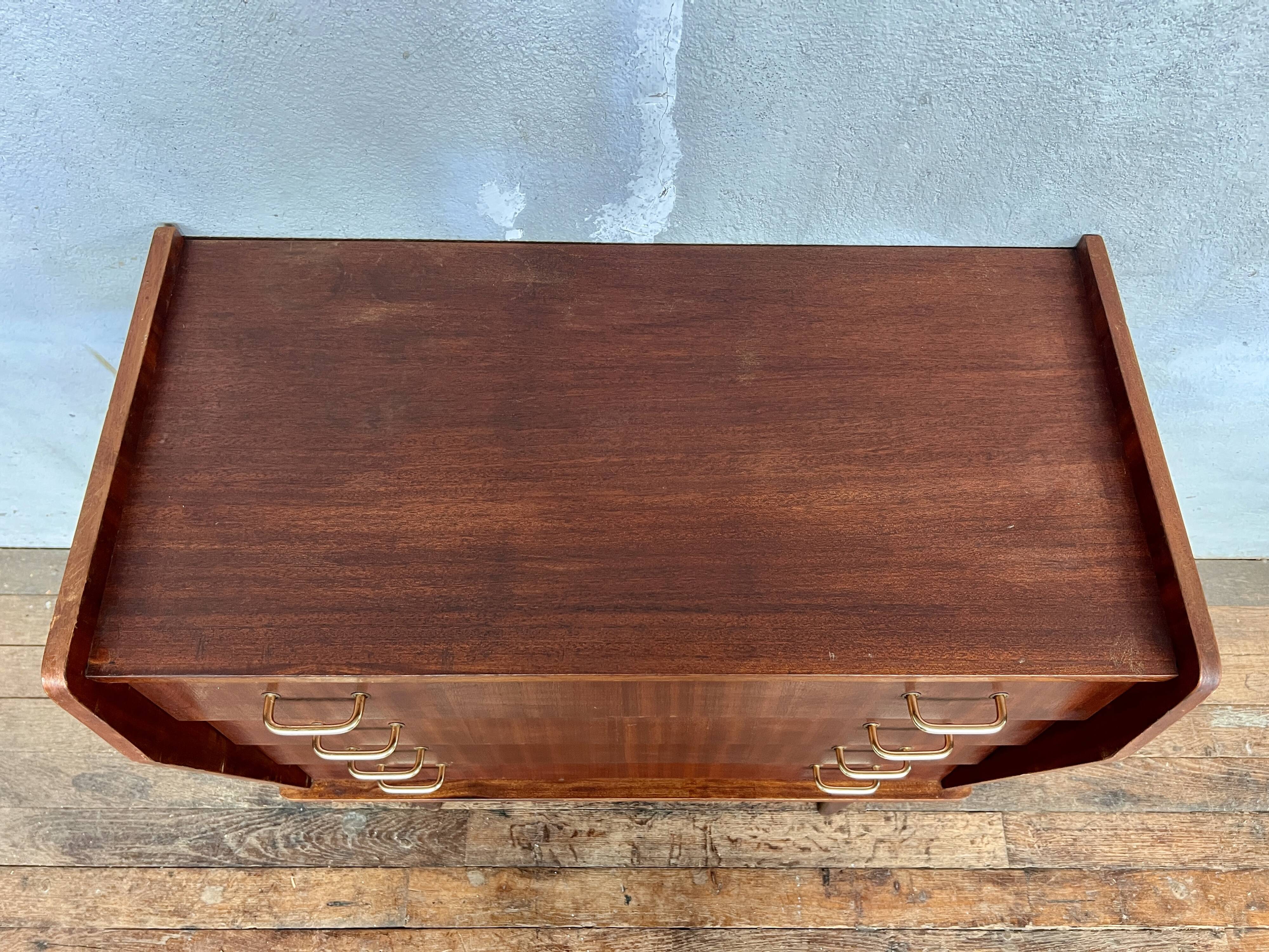 Vintage chest of drawers