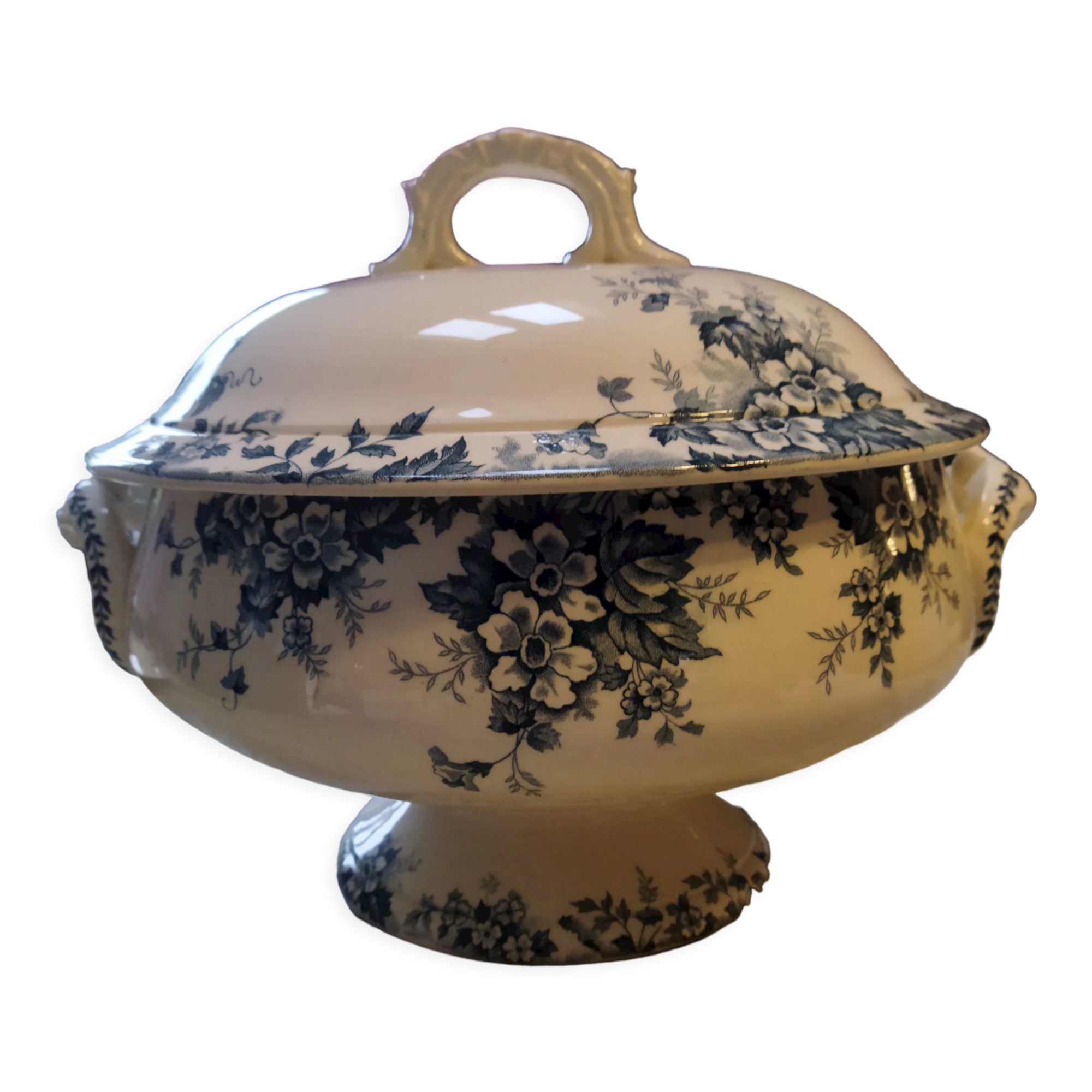 Souptureen or vegetable Saint Amand