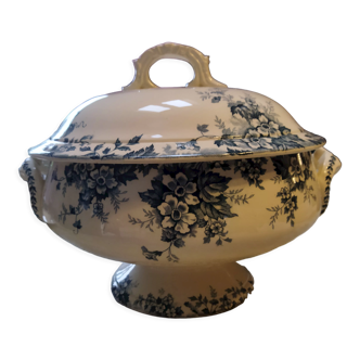 Souptureen or vegetable Saint Amand