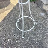 Pedestal table