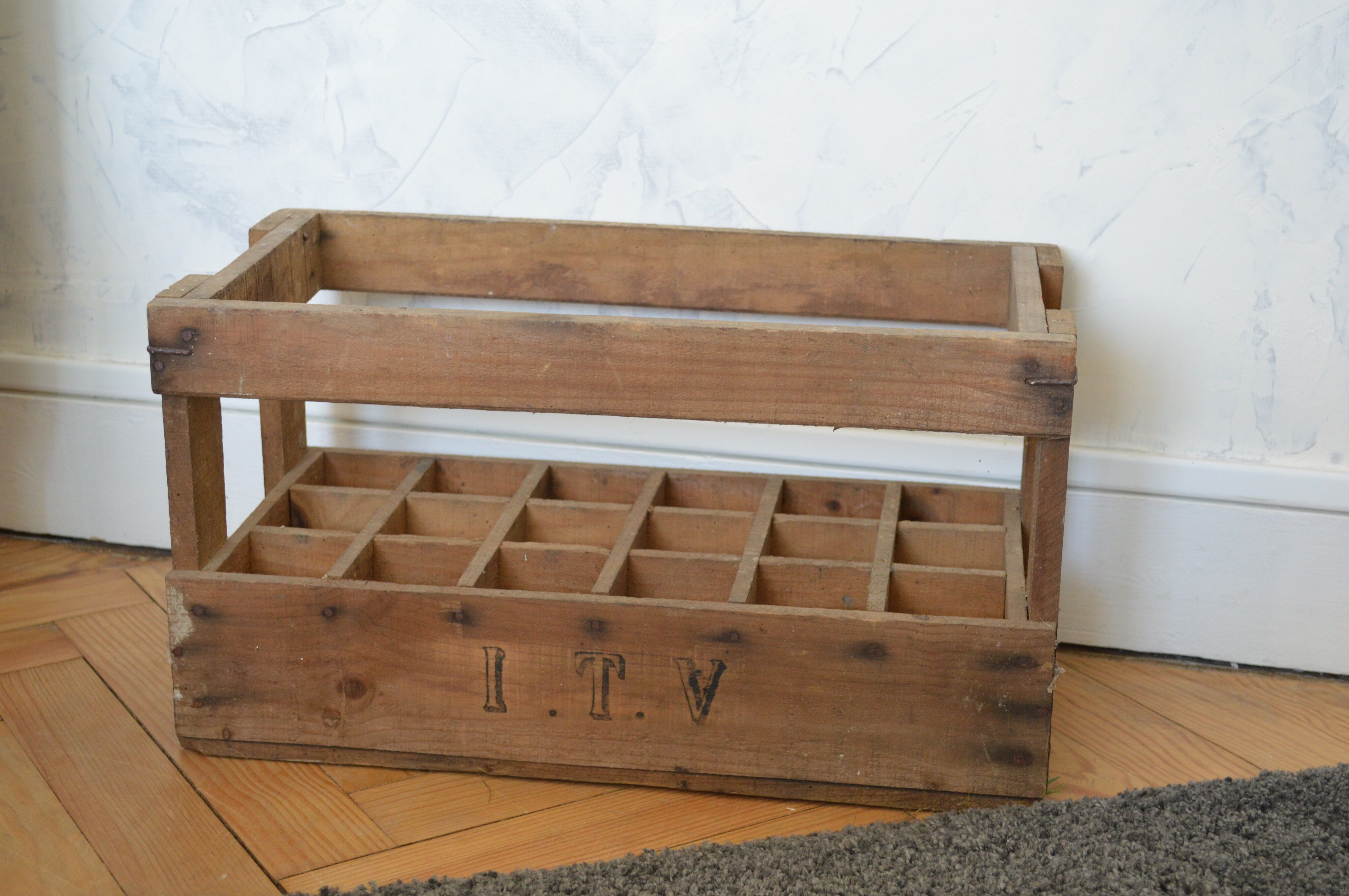 Wooden bottle holder