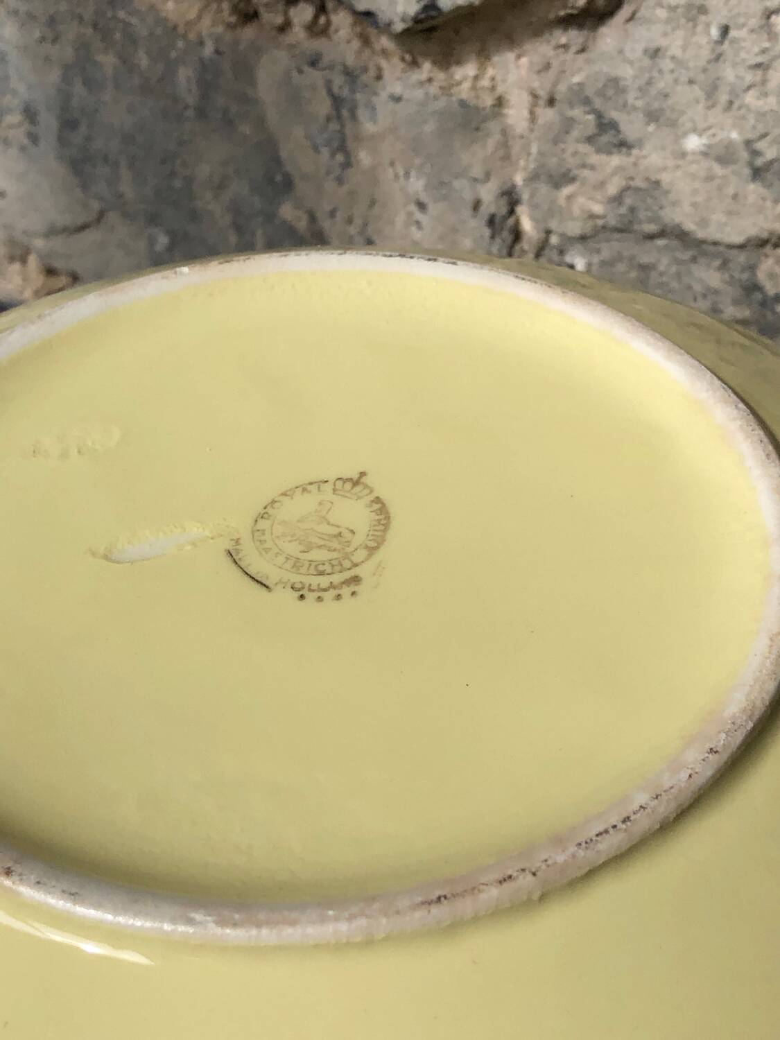 Pastel yellow soup tureen (Royal Sphinx Maestricht)