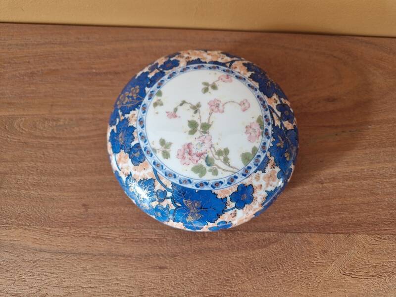 Haviland porcelain bonbonnière, Limoges - Dammouse model