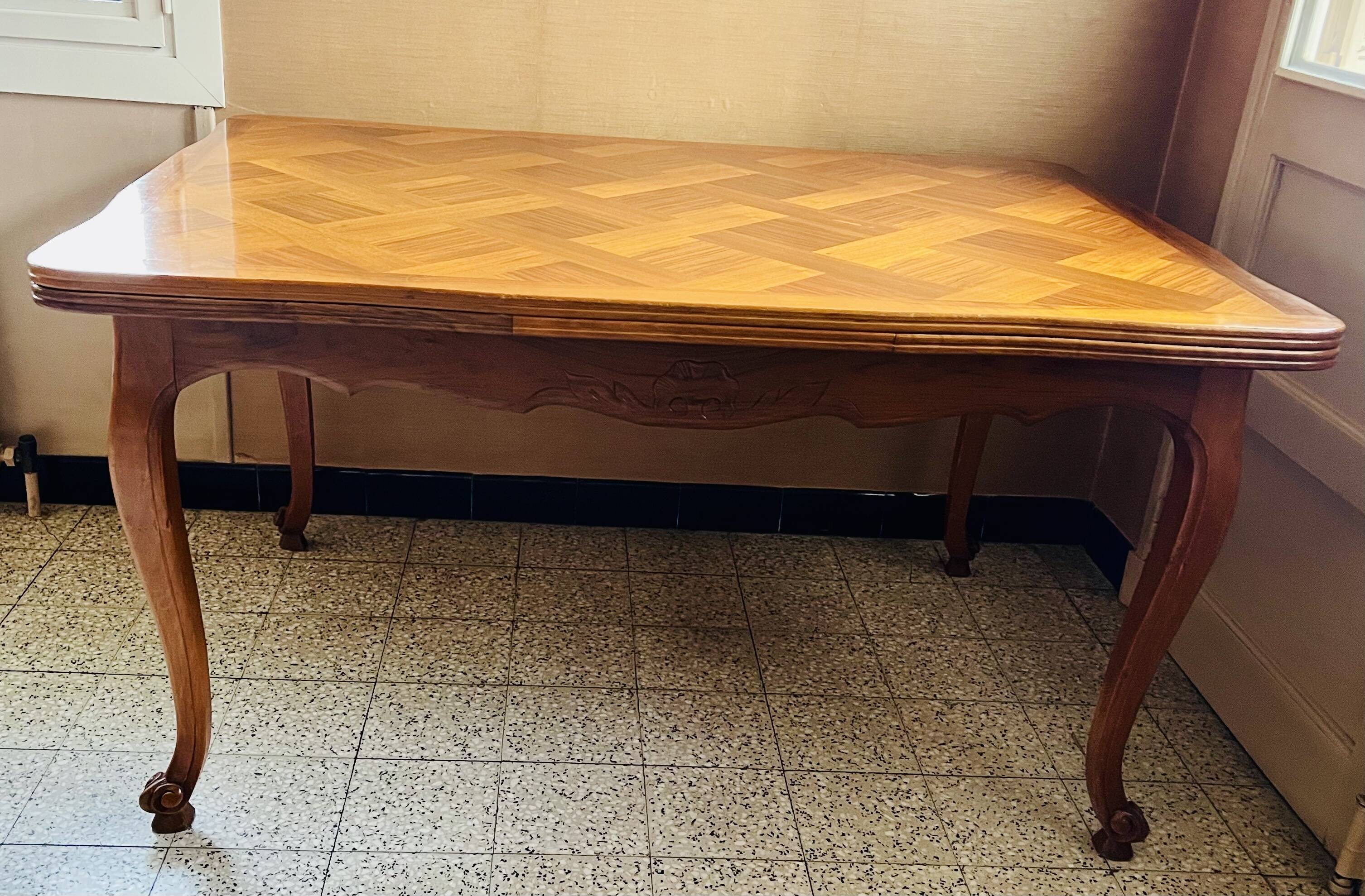 Dining table with extensions in Provençal style.