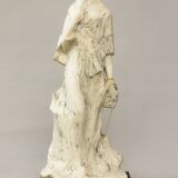 Figura femenina de porcelana. Contemporary escultura by author.