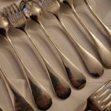 12 couverts de table en métal argenté modèle Baguette