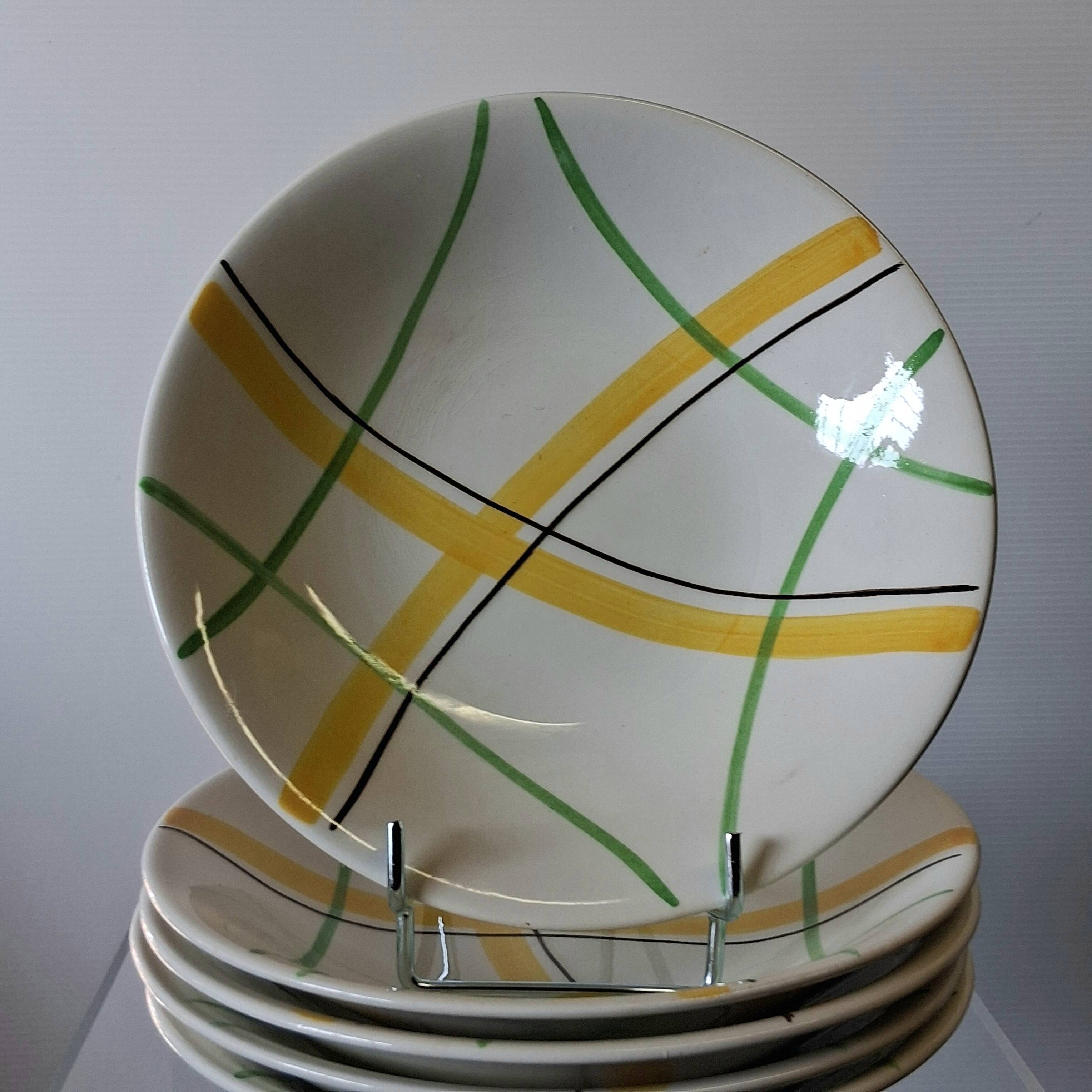 5 deep plates from Gien model "Sarabande" in good condition.