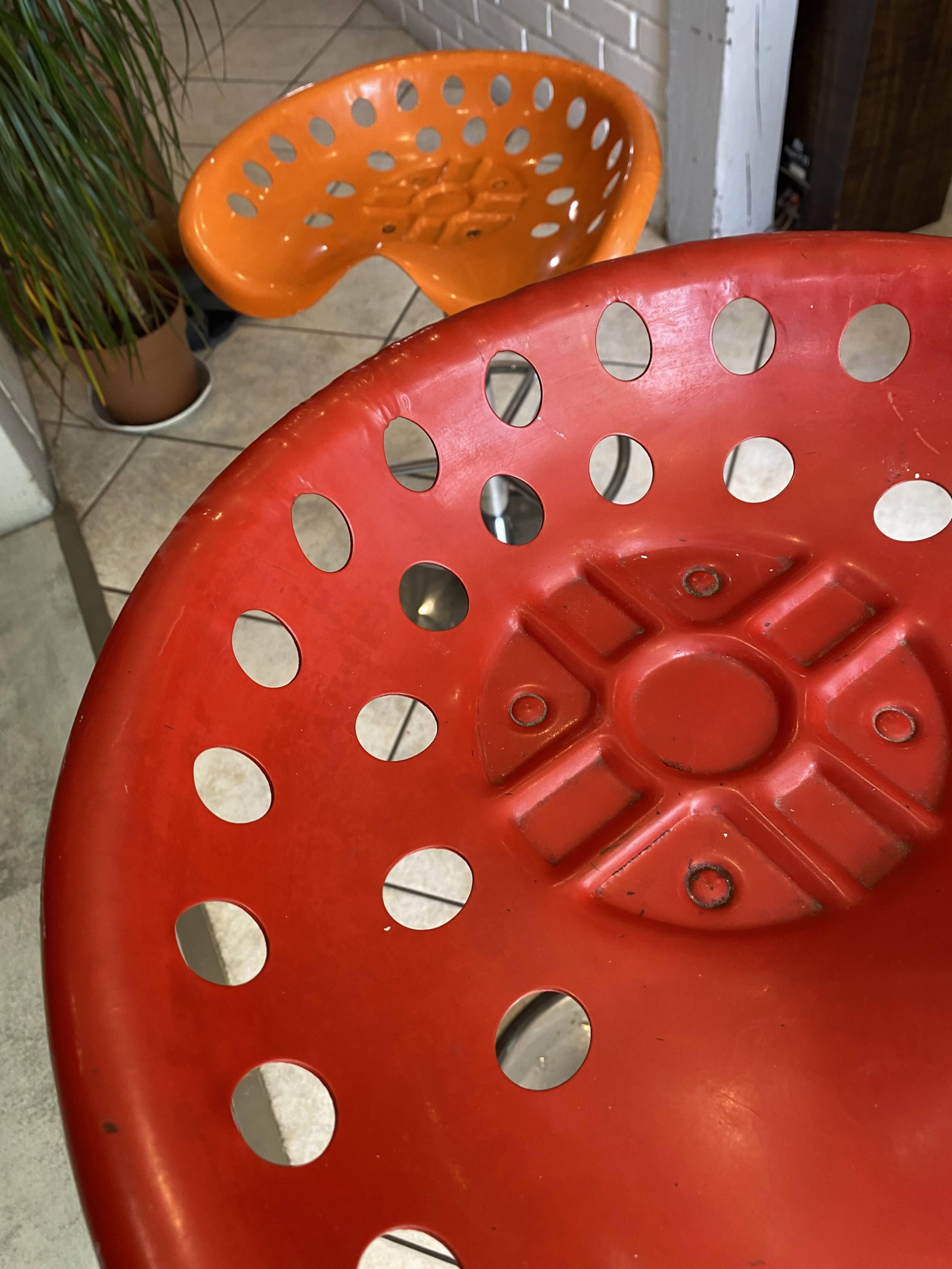 Red stool Faucheuse swivel Etienne Fermigier mirima 70
