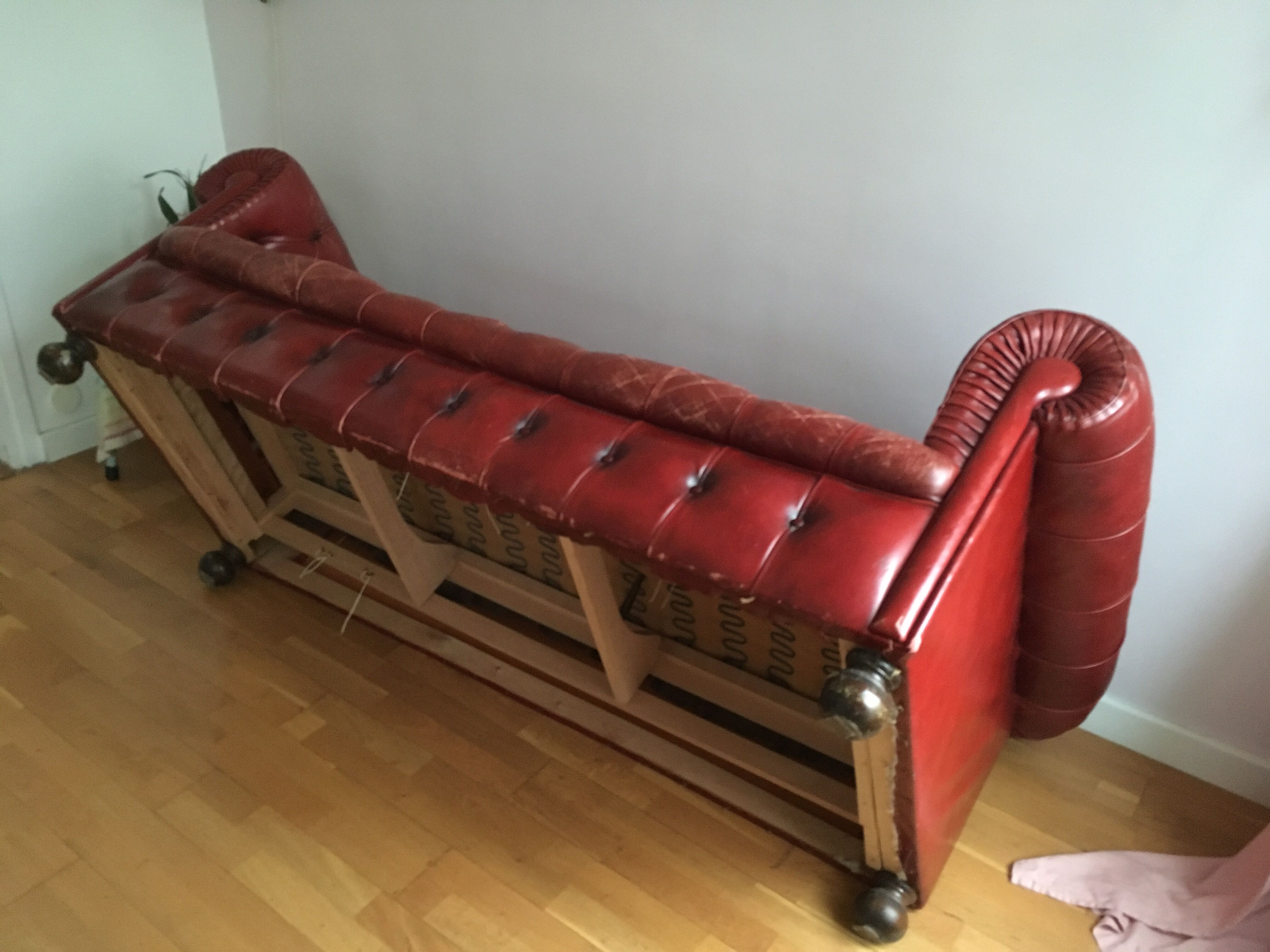Sofa chesterfield 2-3 places leather bordeaux
