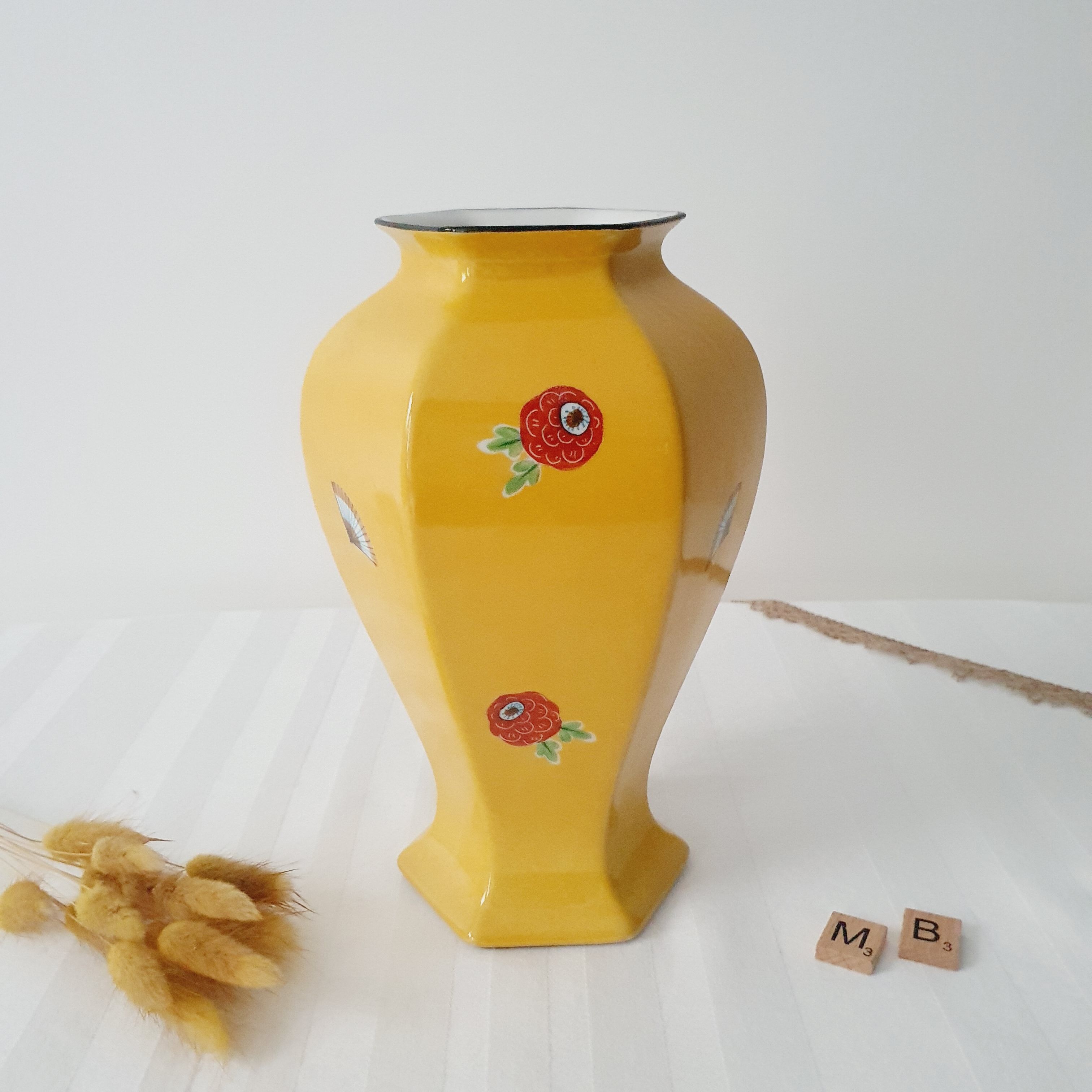 Yellow porcelain vase Japanese decoration