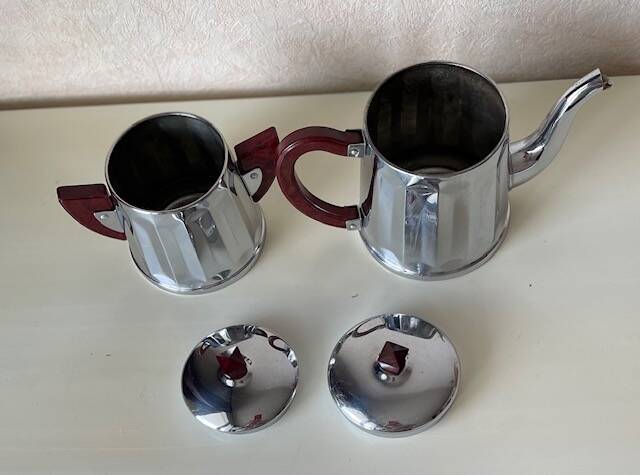 Art Deco sugar bowl and jug duo