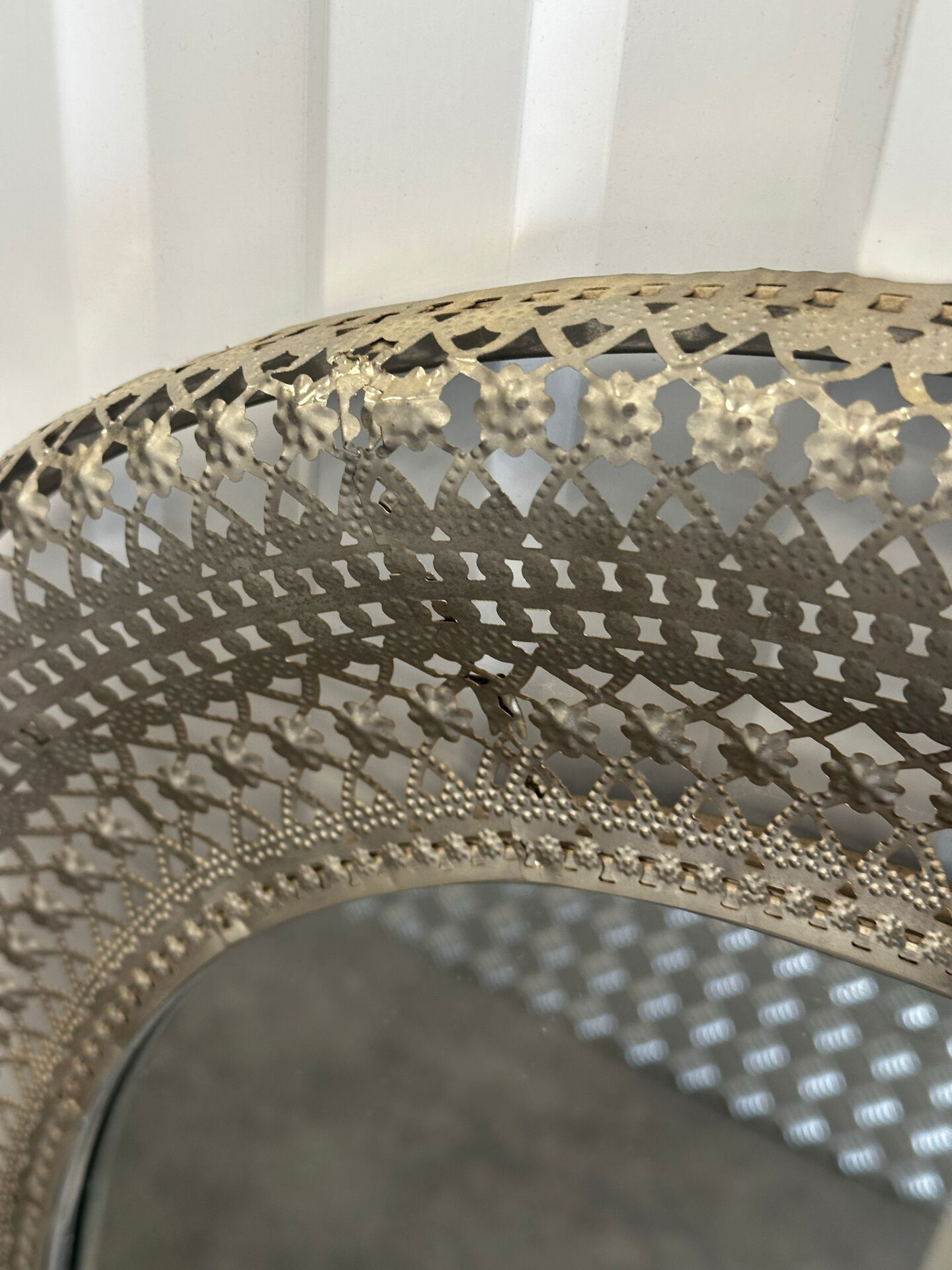 Large oriental mirror in pierced metal - H 116 cm