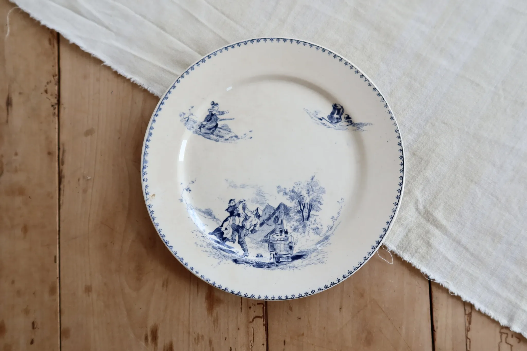 Antique flat plate Creil and Montereau Téniers service - Ironstone