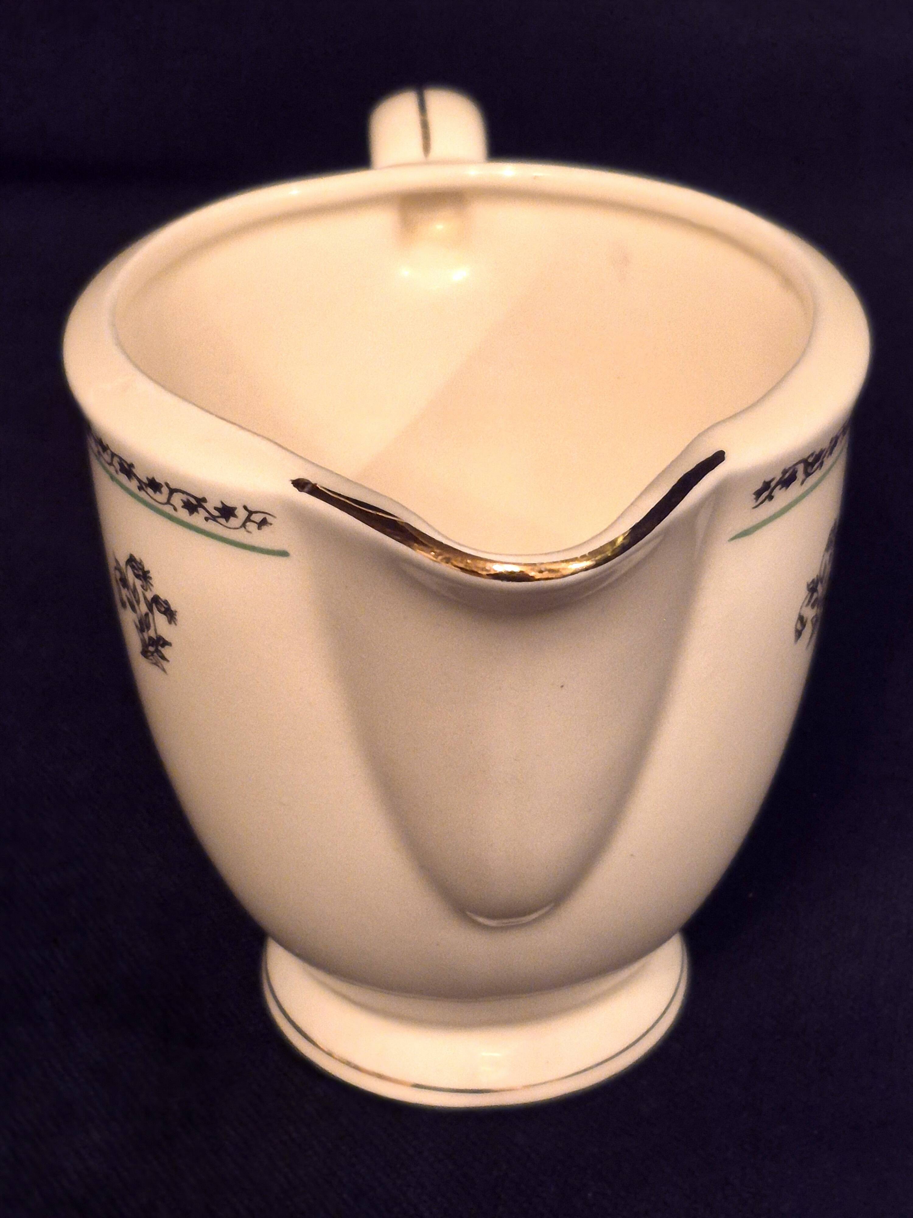 Antique milk jug in Gien earthenware, Valence model A040.