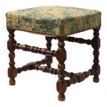 Tabouret en noyer de style Louis XIII avec assise en tapisserie florale, France, vers 1840