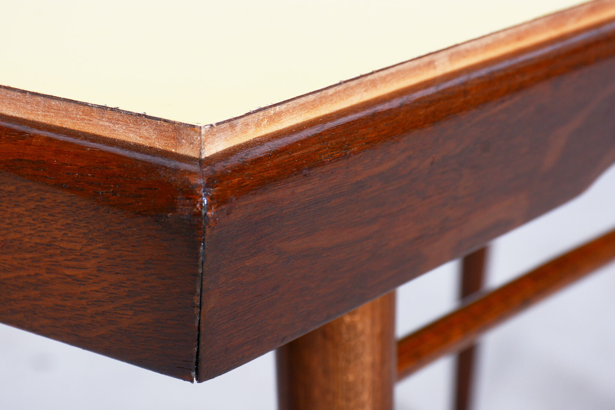 Table basse, plateau pivotant, hêtre, Umakart, Tchéquie, années 1950