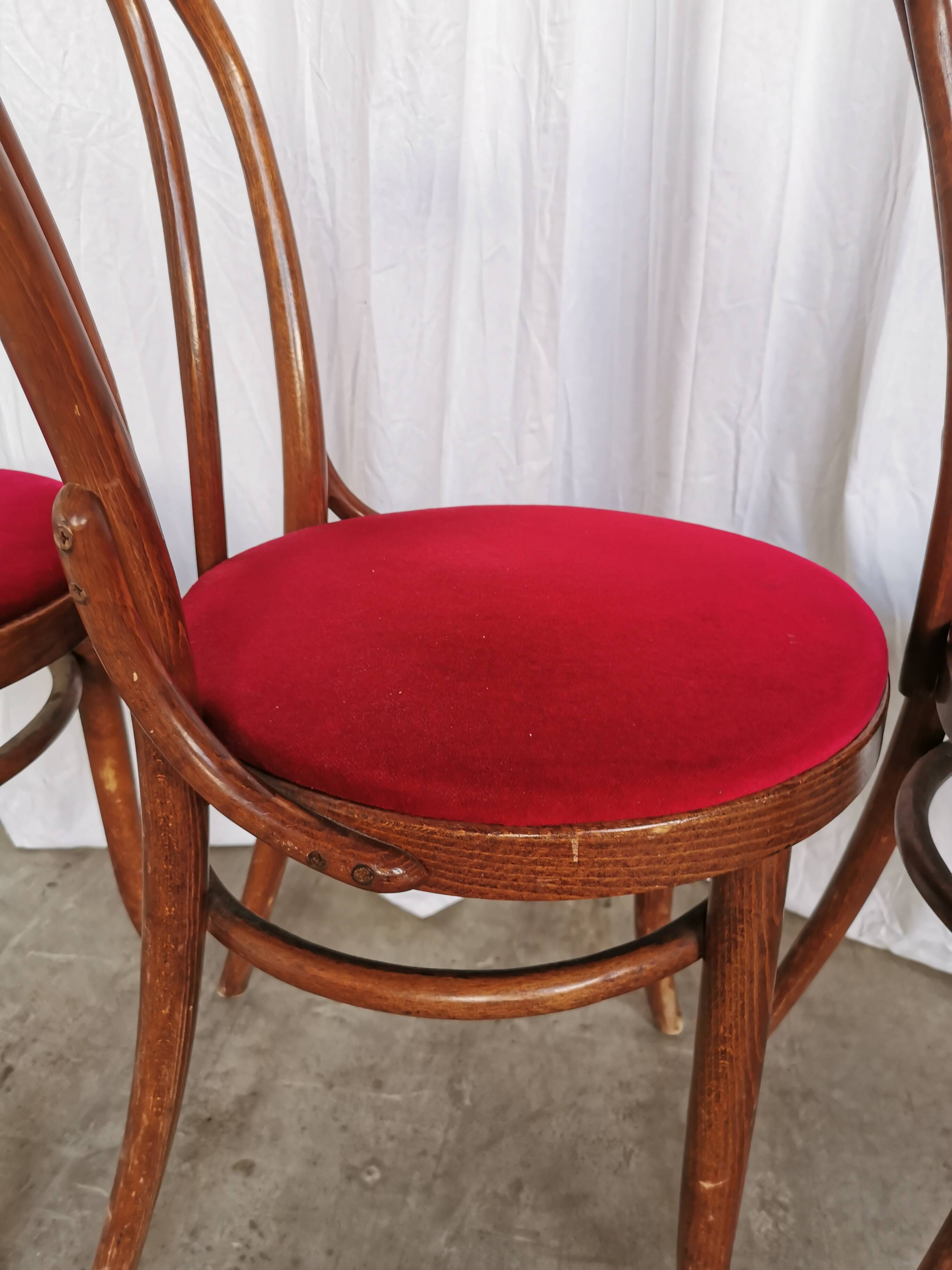 Set of 6 Vintage Bentwood Dining Chairs Set: 1970s , Red Uphols