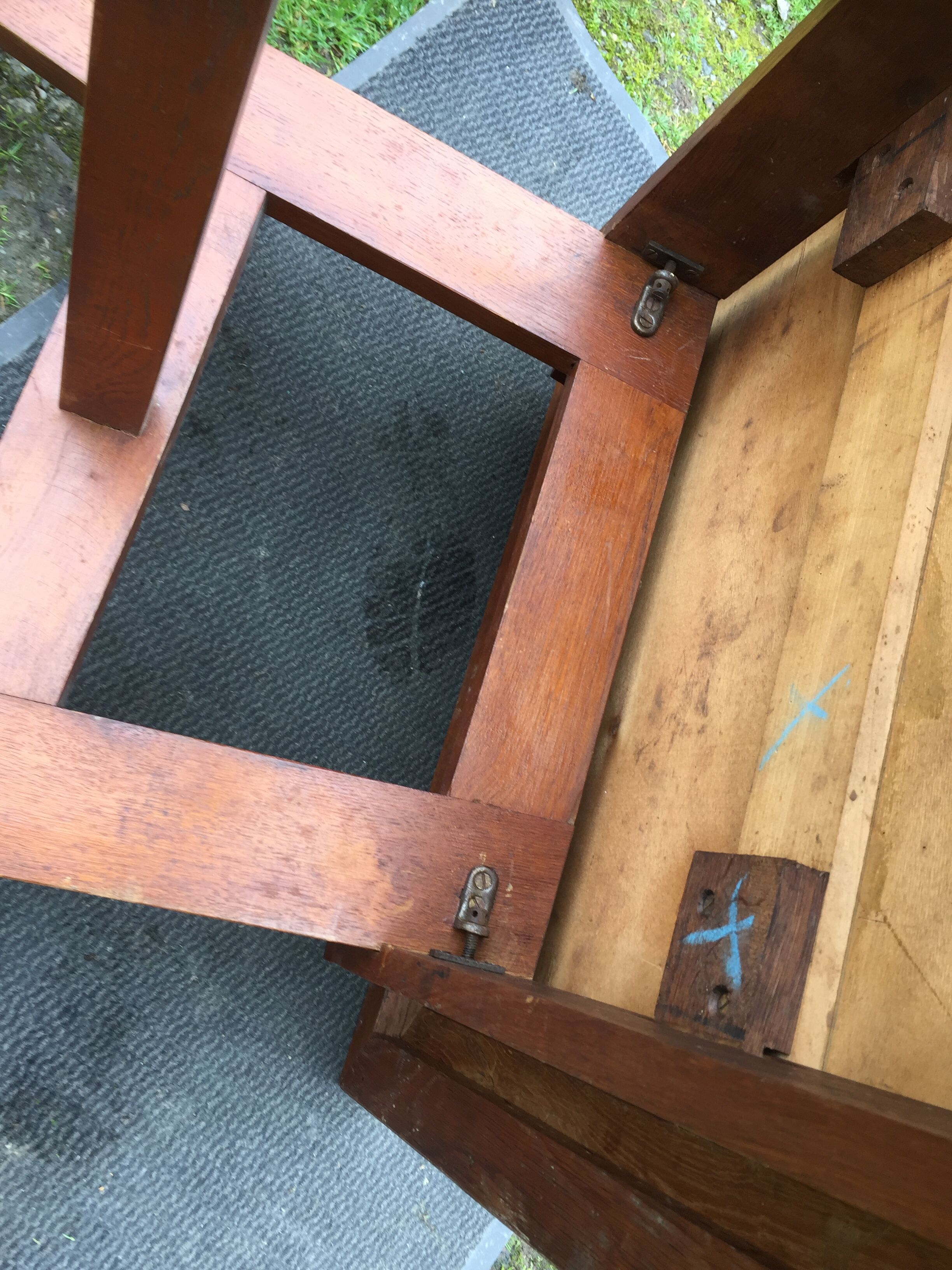 Table vintage René Gabriel pieds compas en chêne d’époque reconstruction