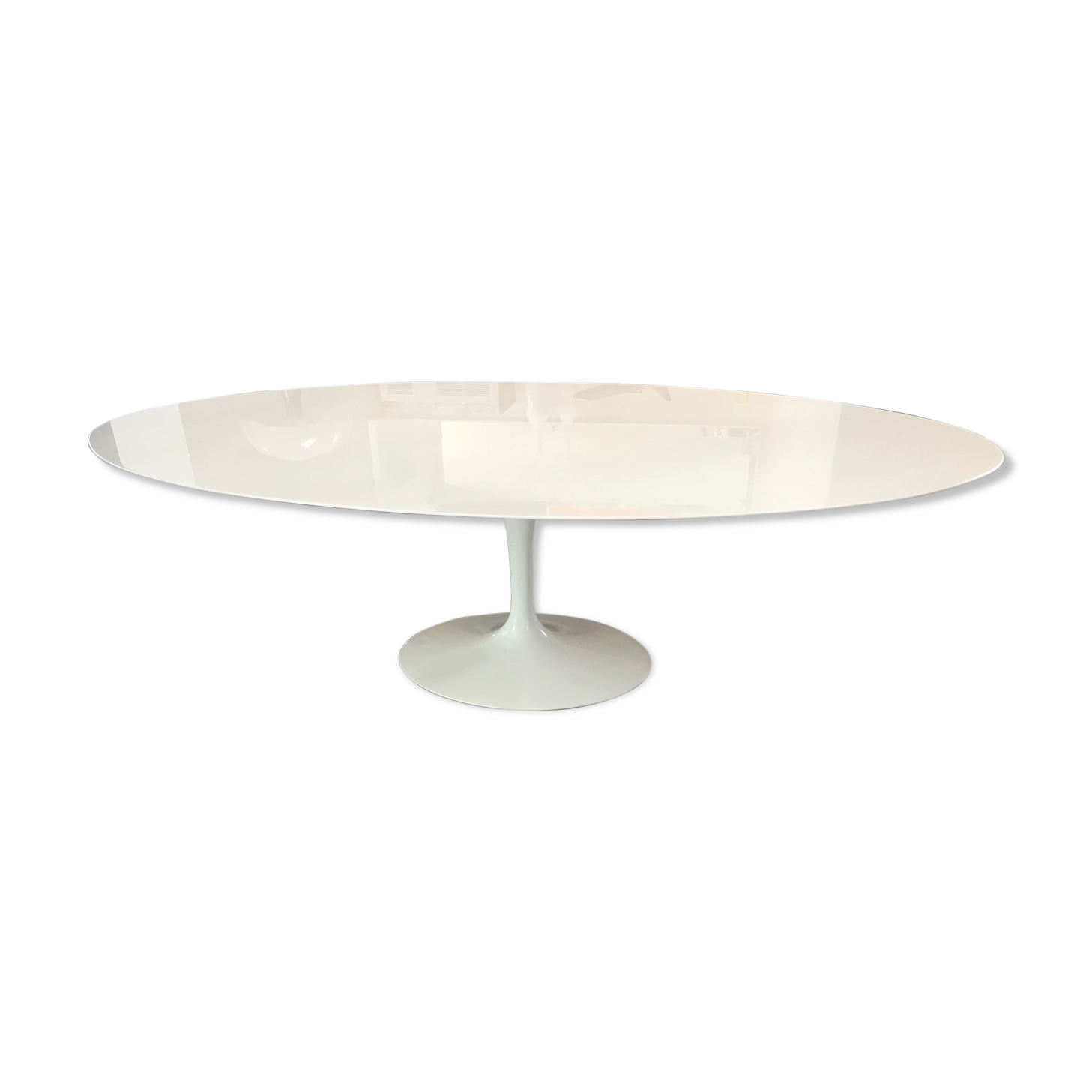 Limited edition table by Eero Saarinen for Knoll studio in extra white marble