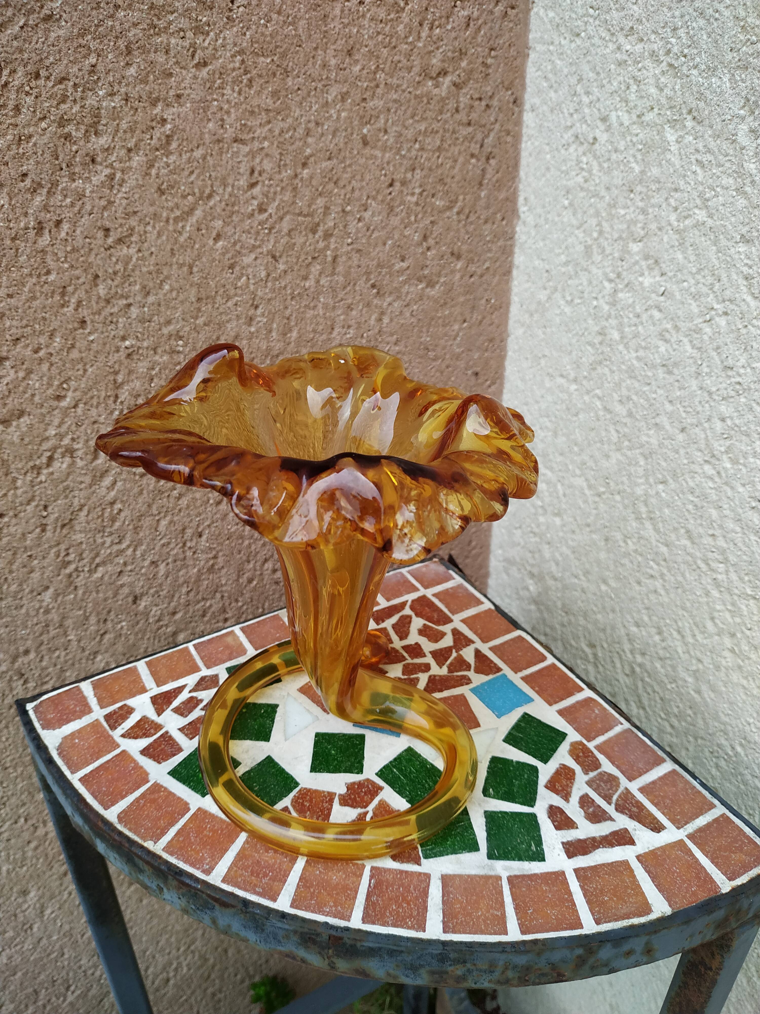 Vase cornet en verre ambré de Murano