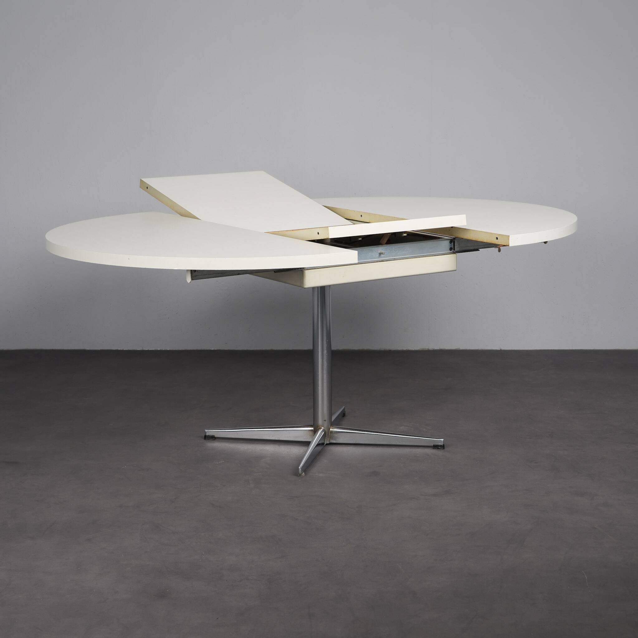 Table à manger ronde extensible par Pastoe, Pays-Bas, années 1970